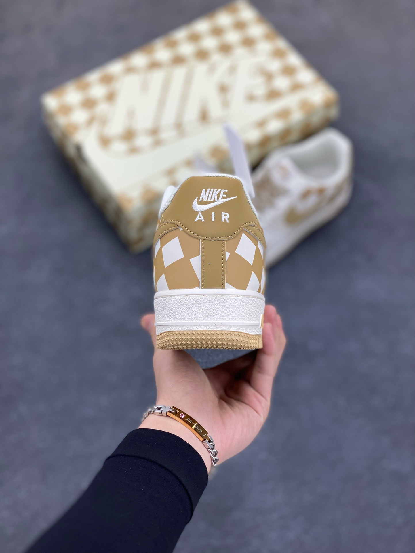 图片[4]-福利特价  Nike Air Force 1 Low \’07 “方块米白金”低帮空军一号休闲板鞋 定制皮料 原楦原纸板 正品NFC感应芯片 纯正版型 清洁度完美 内置全掌气垫 货号：GZ5688-099 尺码：36 36.5 37.5 38 38.5 39 40 40.5 41 42 42.5 43 44 44.5 45-选品中心
