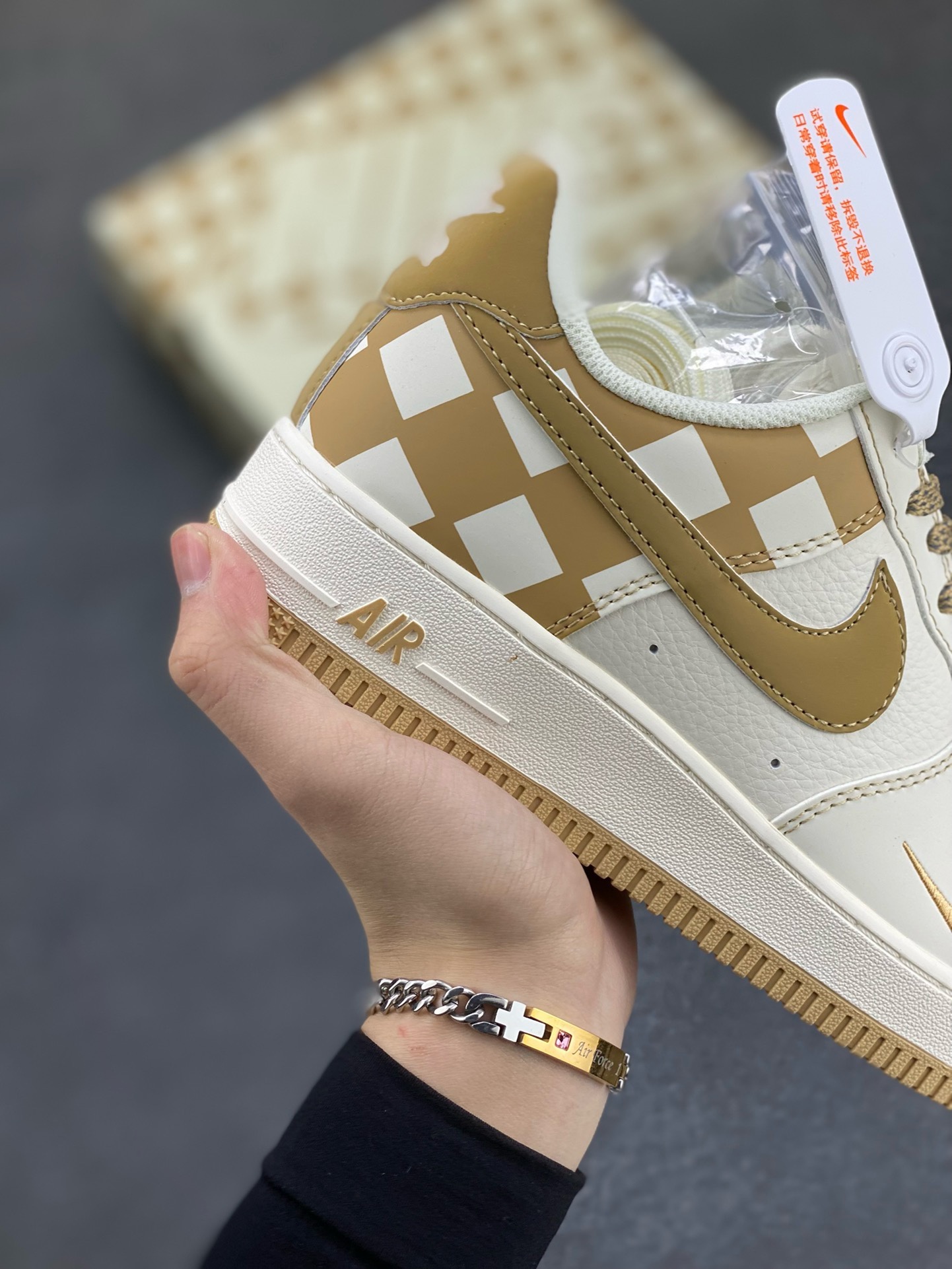 图片[6]-福利特价  Nike Air Force 1 Low \’07 “方块米白金”低帮空军一号休闲板鞋 定制皮料 原楦原纸板 正品NFC感应芯片 纯正版型 清洁度完美 内置全掌气垫 货号：GZ5688-099 尺码：36 36.5 37.5 38 38.5 39 40 40.5 41 42 42.5 43 44 44.5 45-选品中心