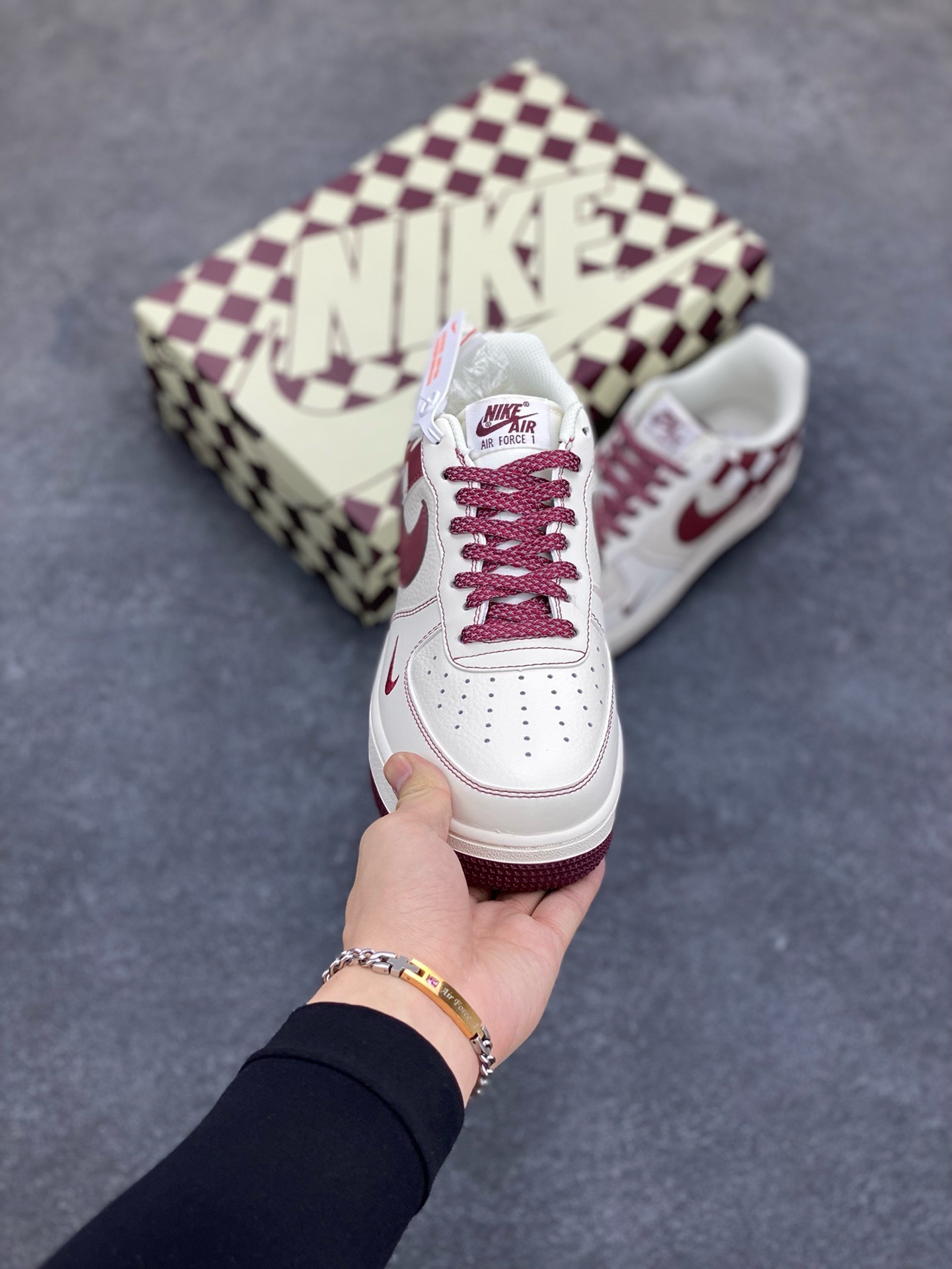 图片[2]-福利特价  Nike Air Force 1 Low \’07 “方块米白红”低帮空军一号休闲板鞋 定制皮料 原楦原纸板 正品NFC感应芯片 纯正版型 清洁度完美 内置全掌气垫 货号：GZ5688-055 尺码：36 36.5 37.5 38 38.5 39 40 40.5 41 42 42.5 43 44 44.5 45-选品中心