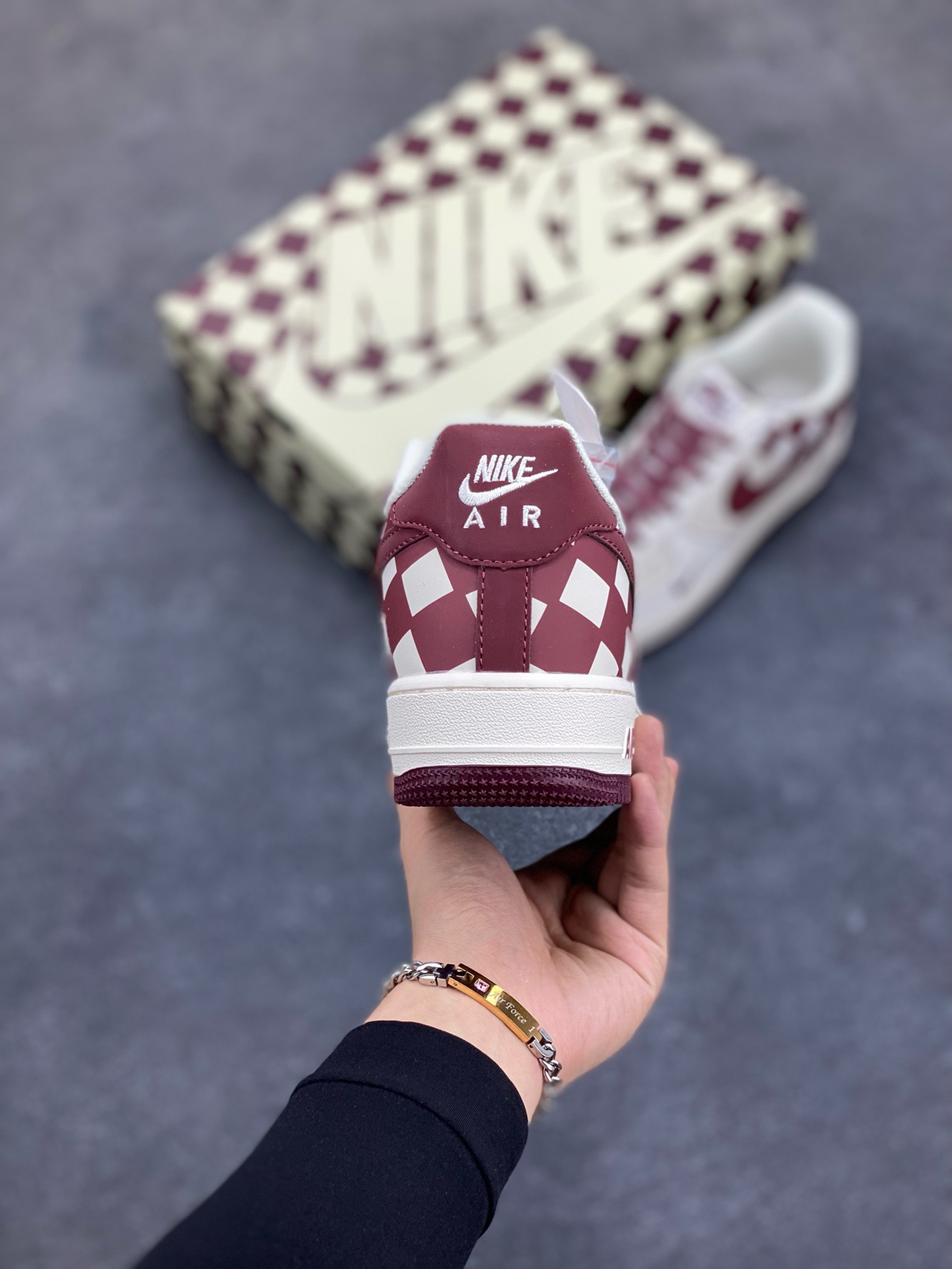 图片[4]-福利特价  Nike Air Force 1 Low \’07 “方块米白红”低帮空军一号休闲板鞋 定制皮料 原楦原纸板 正品NFC感应芯片 纯正版型 清洁度完美 内置全掌气垫 货号：GZ5688-055 尺码：36 36.5 37.5 38 38.5 39 40 40.5 41 42 42.5 43 44 44.5 45-选品中心