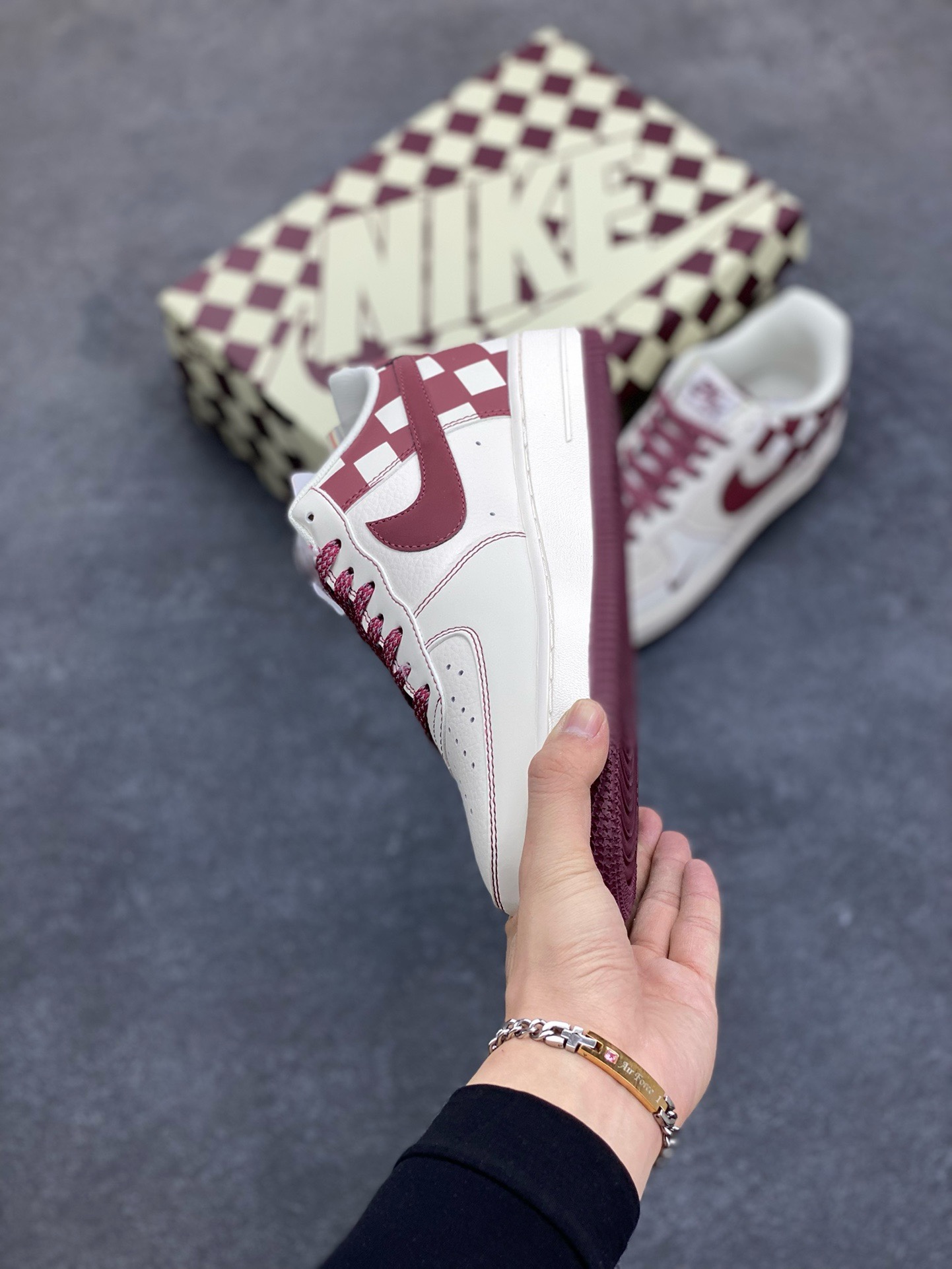 图片[3]-福利特价  Nike Air Force 1 Low \’07 “方块米白红”低帮空军一号休闲板鞋 定制皮料 原楦原纸板 正品NFC感应芯片 纯正版型 清洁度完美 内置全掌气垫 货号：GZ5688-055 尺码：36 36.5 37.5 38 38.5 39 40 40.5 41 42 42.5 43 44 44.5 45-选品中心