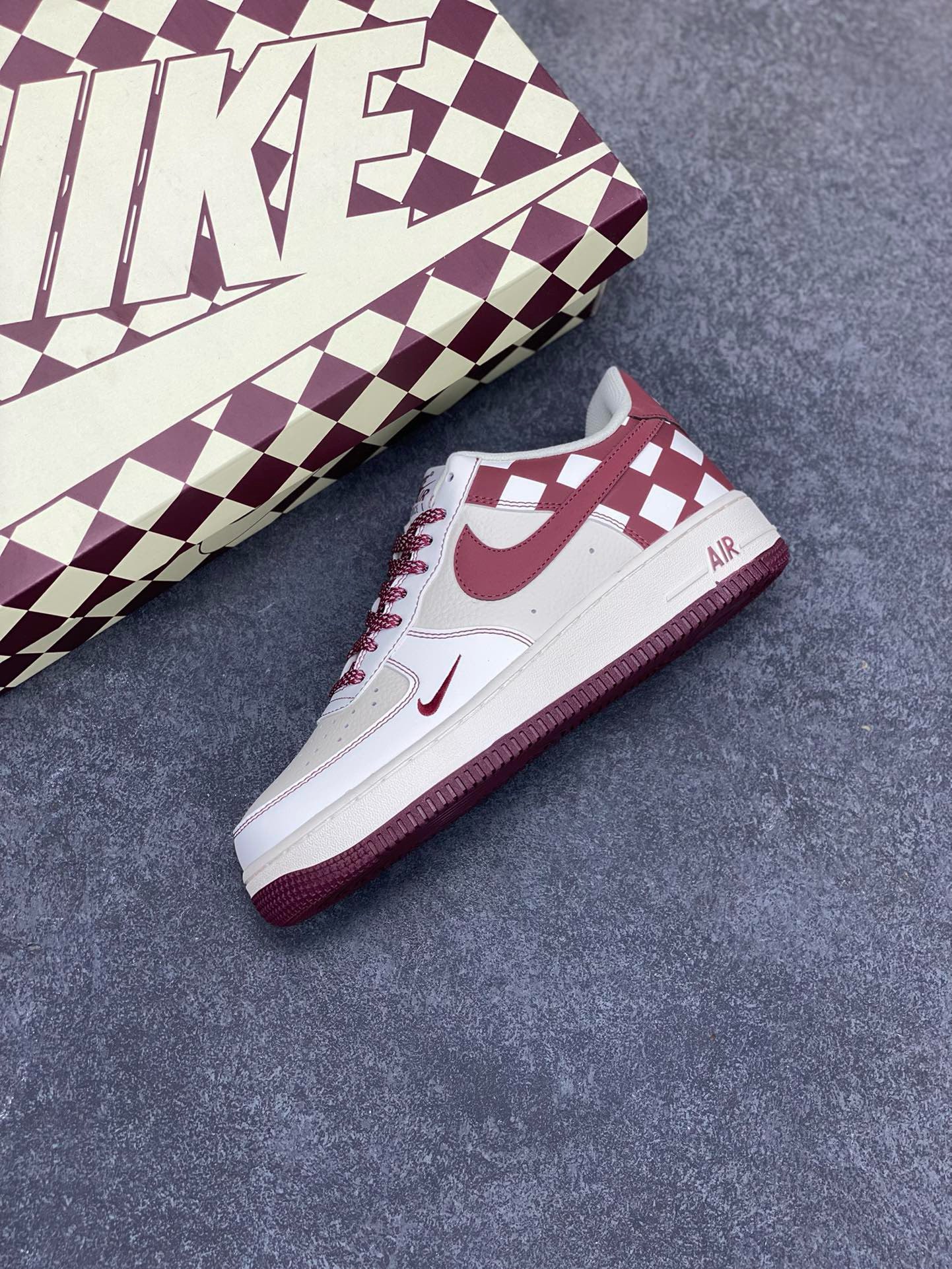 图片[7]-福利特价  Nike Air Force 1 Low \’07 “方块米白红”低帮空军一号休闲板鞋 定制皮料 原楦原纸板 正品NFC感应芯片 纯正版型 清洁度完美 内置全掌气垫 货号：GZ5688-055 尺码：36 36.5 37.5 38 38.5 39 40 40.5 41 42 42.5 43 44 44.5 45-选品中心