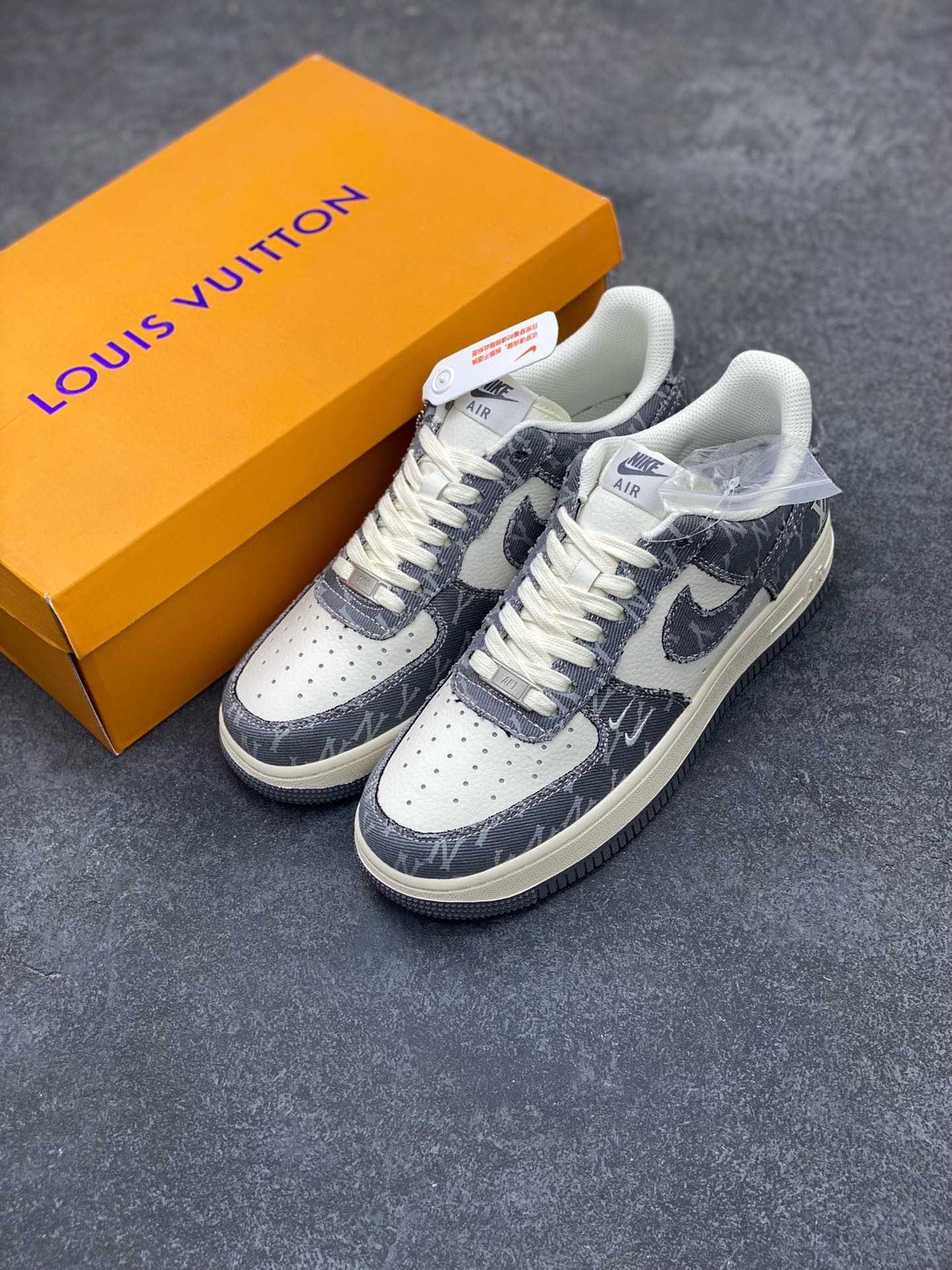 图片[8]-福利特价 NIke Air Force 1 \’07 Low “LV联名–灰双勾”空军一号 低帮 运动鞋 休闲鞋 折边针车 工艺难度大 原楦头原纸板 原装鞋盒 定制五金配件 内置全掌气垫 原厂鞋底 货号：HD1968-030 尺码：36 36.5 37.5 38 38.5 39 40 40.5 41 42 42.5 43 44 44.5 45-选品中心