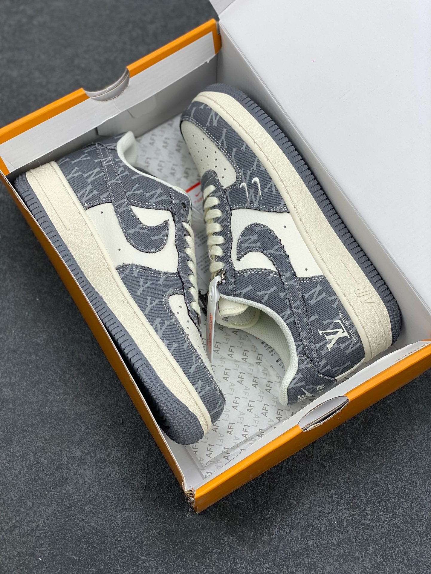 图片[9]-福利特价 NIke Air Force 1 \’07 Low “LV联名–灰双勾”空军一号 低帮 运动鞋 休闲鞋 折边针车 工艺难度大 原楦头原纸板 原装鞋盒 定制五金配件 内置全掌气垫 原厂鞋底 货号：HD1968-030 尺码：36 36.5 37.5 38 38.5 39 40 40.5 41 42 42.5 43 44 44.5 45-选品中心