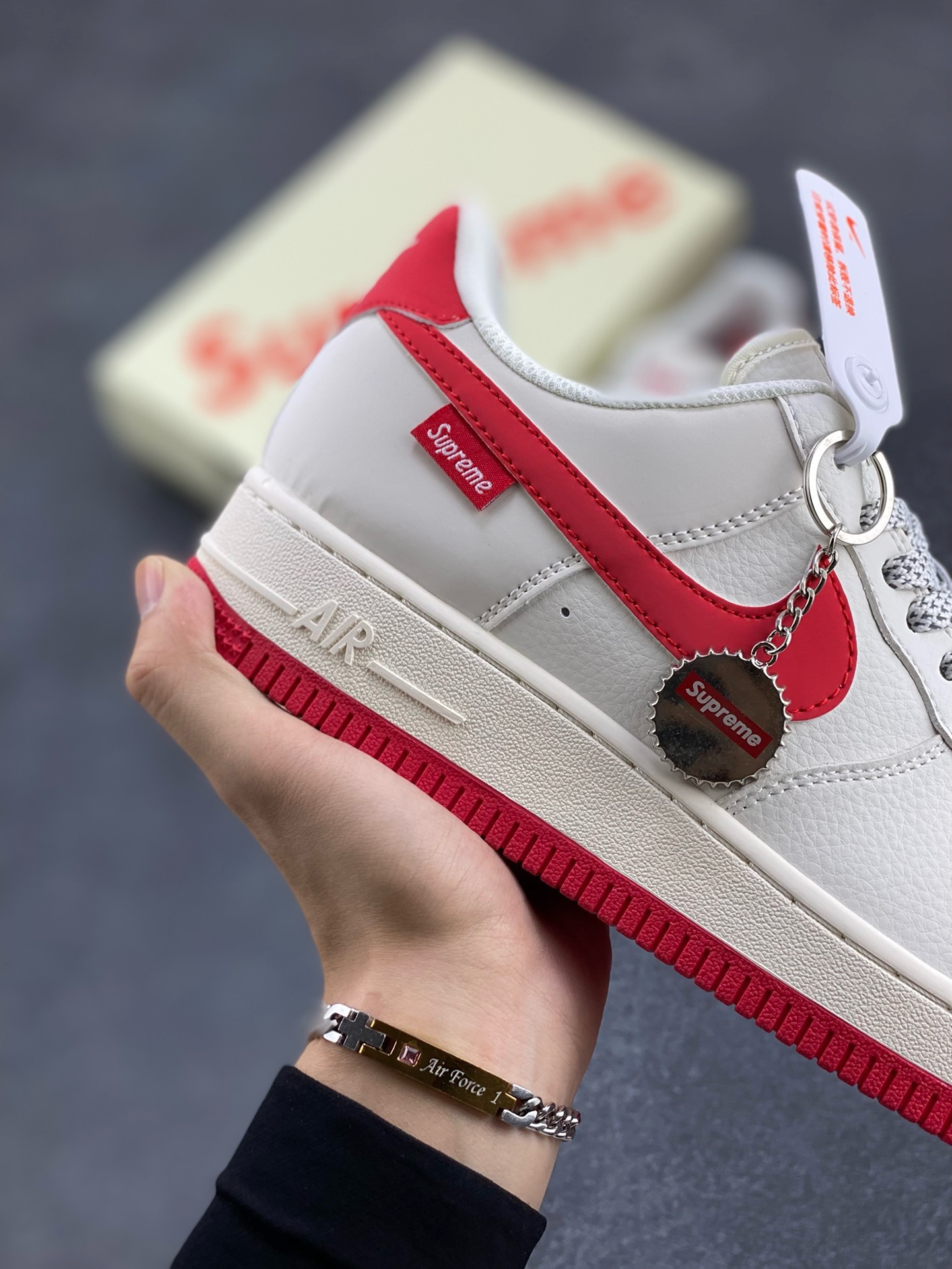 图片[6]-福利特价 NIke Air Force 1 \’07 Low “Supreme联名–米红”空军一号 低帮 运动鞋 休闲鞋 折边针车 工艺难度大 原楦头原纸板 原装鞋盒 定制五金配件 内置全掌气垫 原厂鞋底 货号：HD1968-026 尺码：36 36.5 37.5 38 38.5 39 40 40.5 41 42 42.5 43 44 44.5 45-选品中心