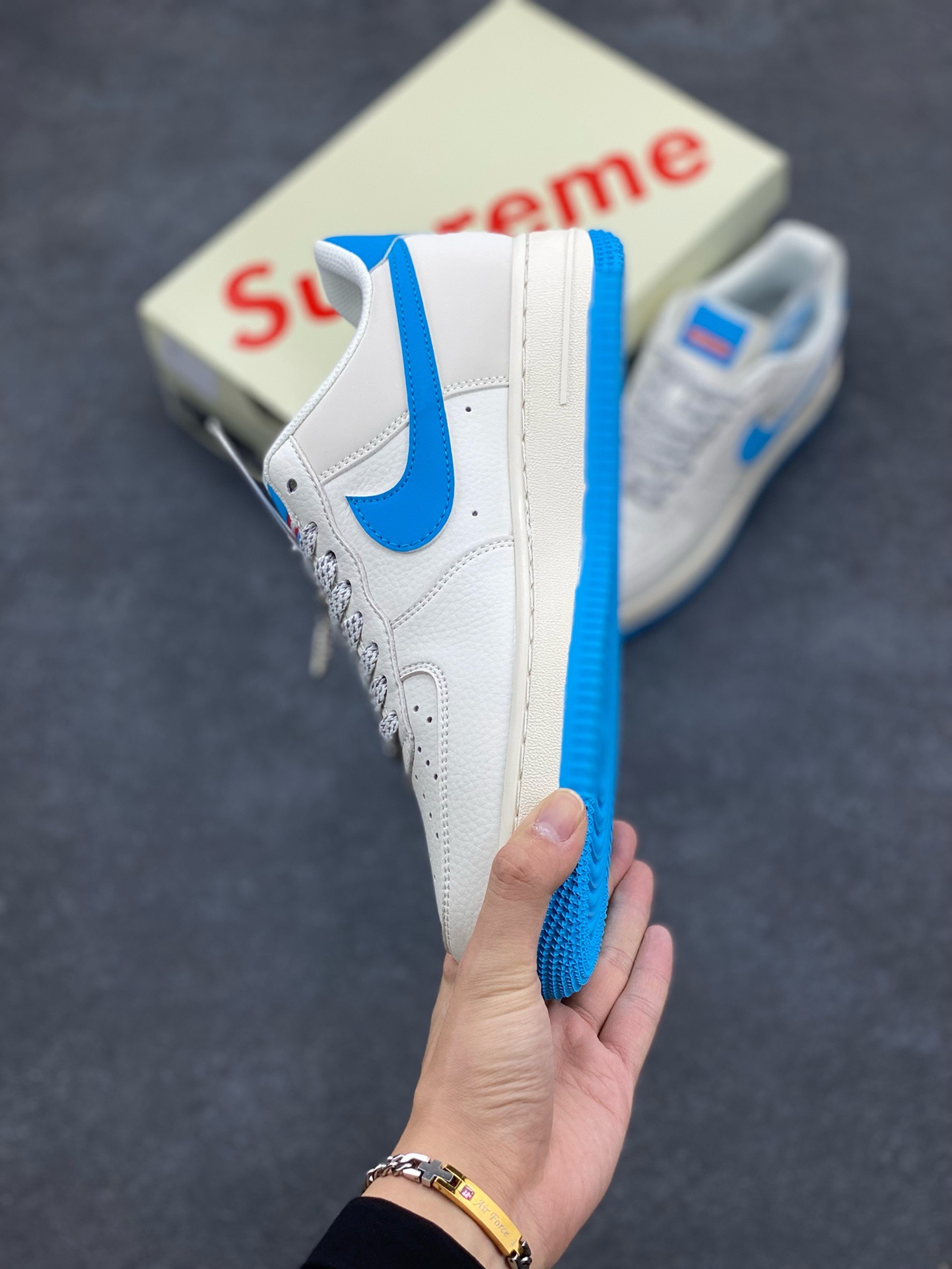 图片[3]-福利特价 NIke Air Force 1 \’07 Low “Supreme联名–湖水蓝”空军一号 低帮 运动鞋 休闲鞋 折边针车 工艺难度大 原楦头原纸板 原装鞋盒 定制五金配件 内置全掌气垫 原厂鞋底 货号：HD1968-024 尺码：36 36.5 37.5 38 38.5 39 40 40.5 41 42 42.5 43 44 44.5 45-选品中心