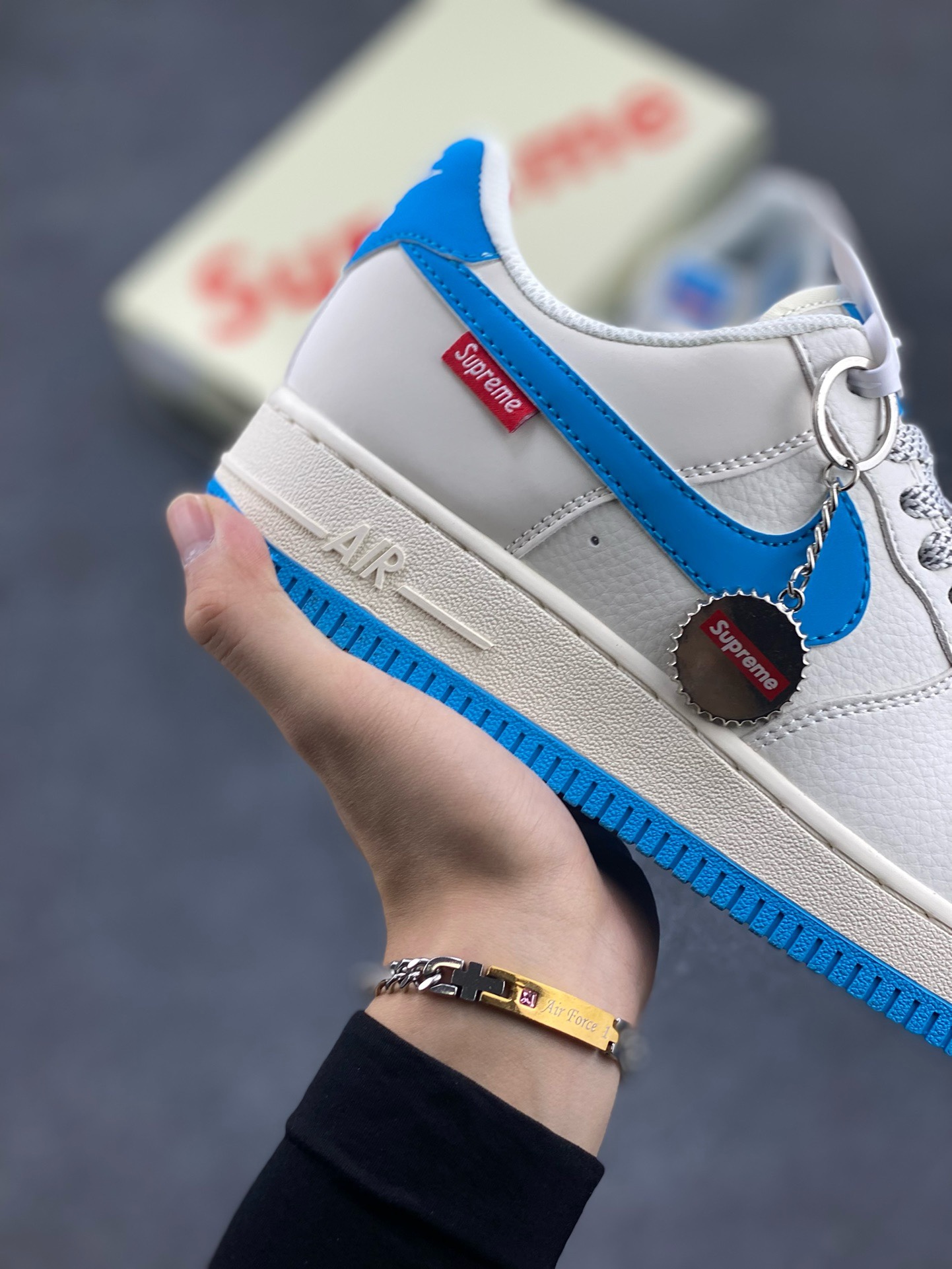 图片[6]-福利特价 NIke Air Force 1 \’07 Low “Supreme联名–湖水蓝”空军一号 低帮 运动鞋 休闲鞋 折边针车 工艺难度大 原楦头原纸板 原装鞋盒 定制五金配件 内置全掌气垫 原厂鞋底 货号：HD1968-024 尺码：36 36.5 37.5 38 38.5 39 40 40.5 41 42 42.5 43 44 44.5 45-选品中心