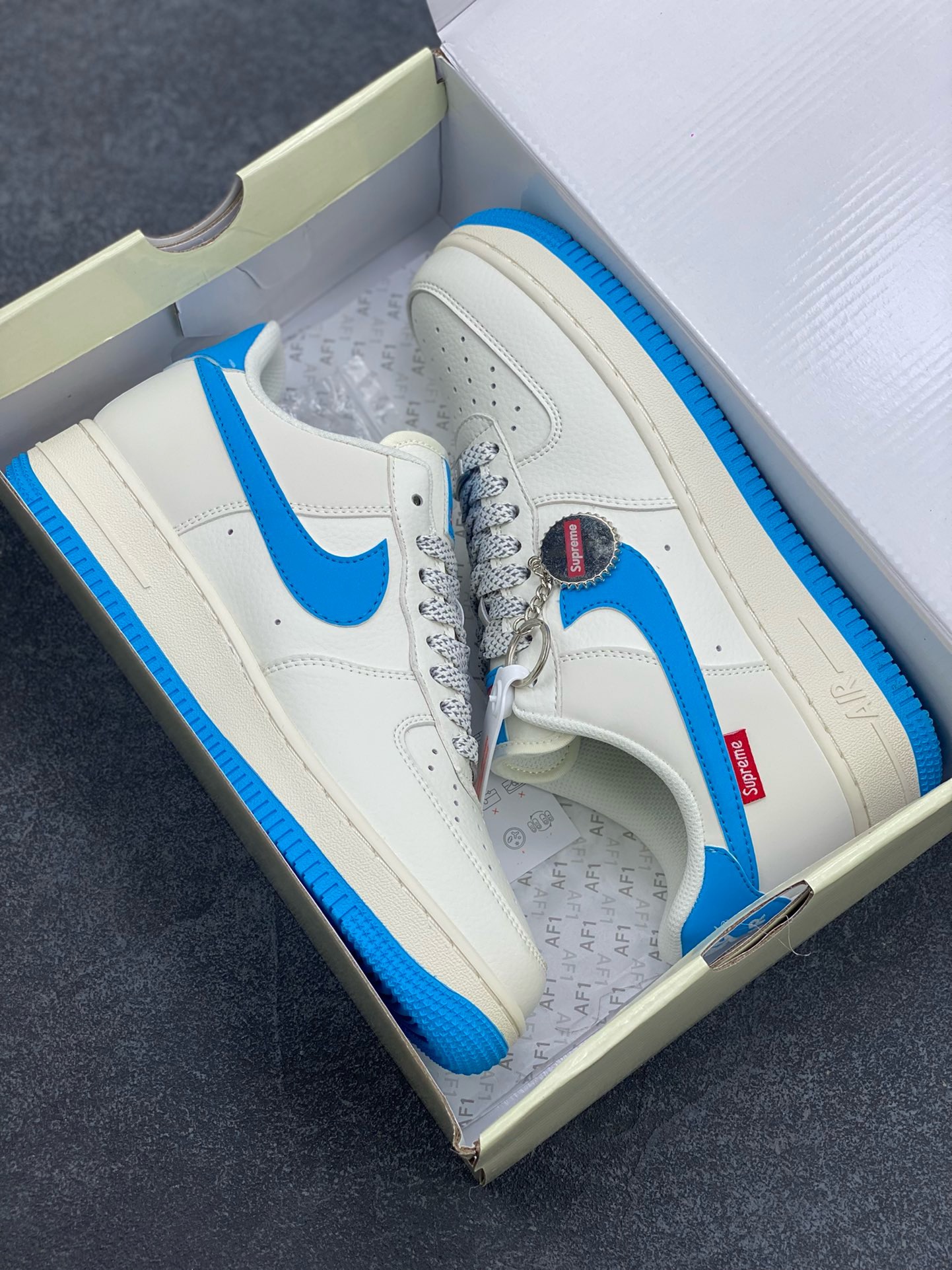 图片[9]-福利特价 NIke Air Force 1 \’07 Low “Supreme联名–湖水蓝”空军一号 低帮 运动鞋 休闲鞋 折边针车 工艺难度大 原楦头原纸板 原装鞋盒 定制五金配件 内置全掌气垫 原厂鞋底 货号：HD1968-024 尺码：36 36.5 37.5 38 38.5 39 40 40.5 41 42 42.5 43 44 44.5 45-选品中心