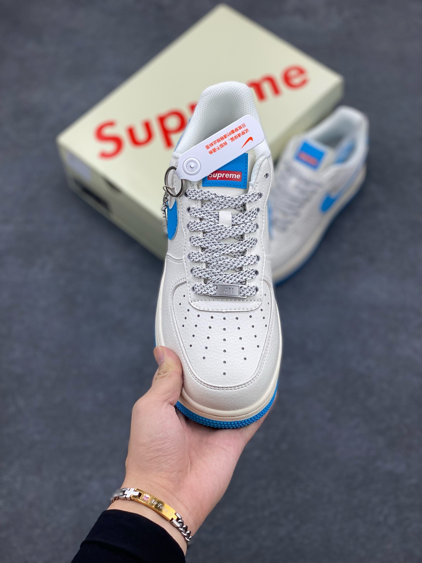 图片[2]-福利特价 NIke Air Force 1 \’07 Low “Supreme联名–湖水蓝”空军一号 低帮 运动鞋 休闲鞋 折边针车 工艺难度大 原楦头原纸板 原装鞋盒 定制五金配件 内置全掌气垫 原厂鞋底 货号：HD1968-024 尺码：36 36.5 37.5 38 38.5 39 40 40.5 41 42 42.5 43 44 44.5 45-选品中心