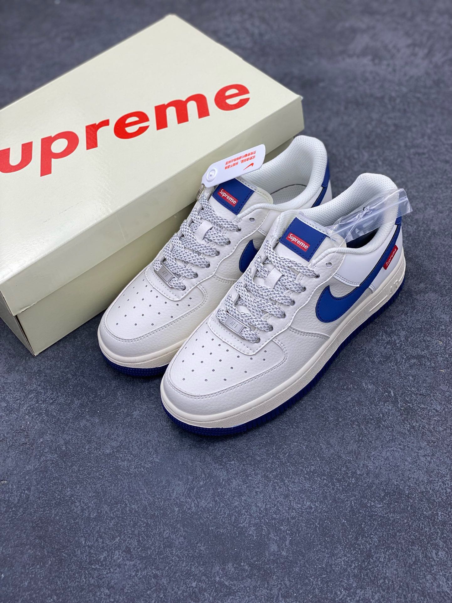 图片[8]-福利特价 NIke Air Force 1 \’07 Low “Supreme联名–深蓝”空军一号 低帮 运动鞋 休闲鞋 折边针车 工艺难度大 原楦头原纸板 原装鞋盒 定制五金配件 内置全掌气垫 原厂鞋底 货号：HD1968-025 尺码：36 36.5 37.5 38 38.5 39 40 40.5 41 42 42.5 43 44 44.5 45-选品中心