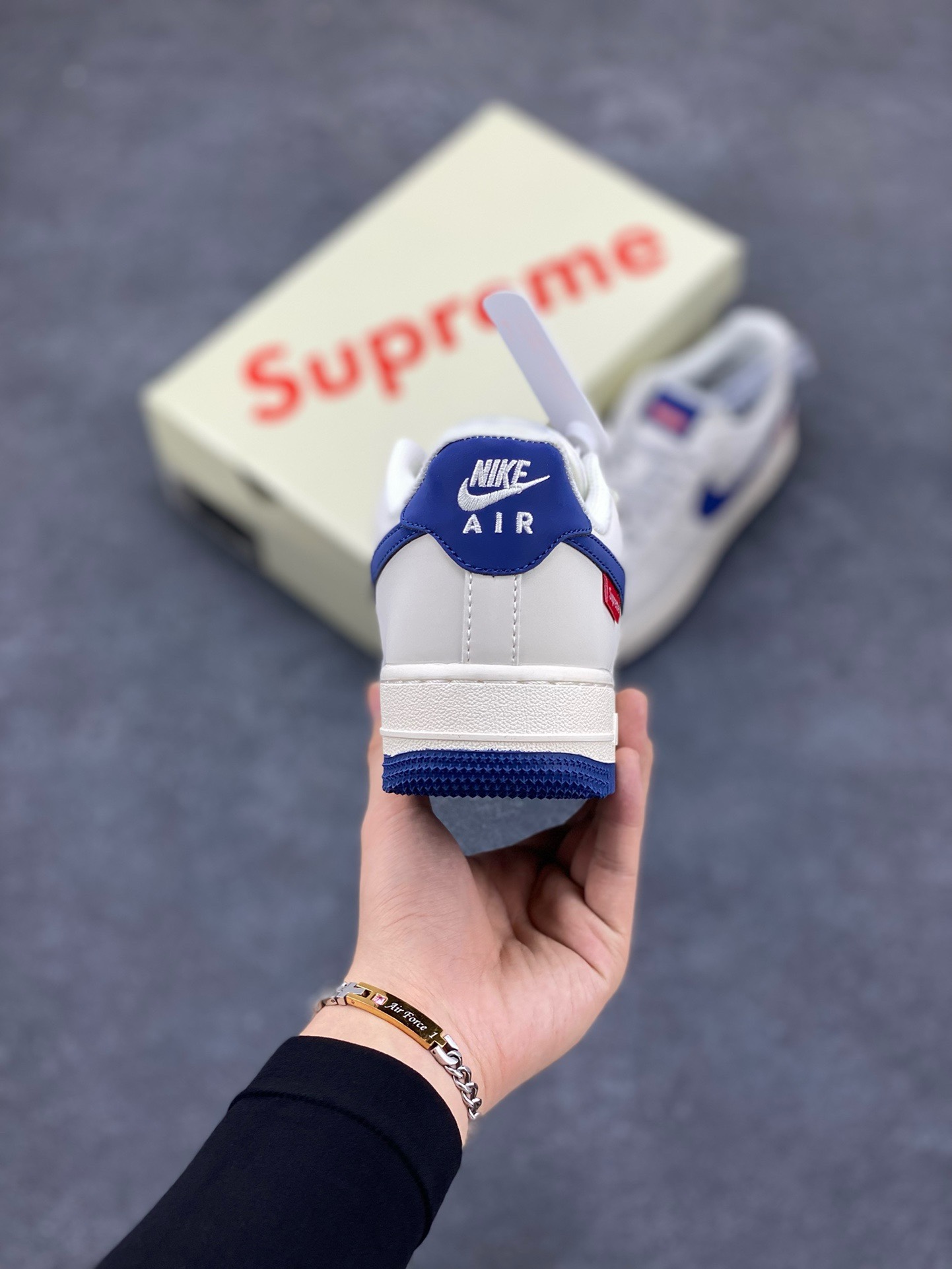 图片[4]-福利特价 NIke Air Force 1 \’07 Low “Supreme联名–深蓝”空军一号 低帮 运动鞋 休闲鞋 折边针车 工艺难度大 原楦头原纸板 原装鞋盒 定制五金配件 内置全掌气垫 原厂鞋底 货号：HD1968-025 尺码：36 36.5 37.5 38 38.5 39 40 40.5 41 42 42.5 43 44 44.5 45-选品中心