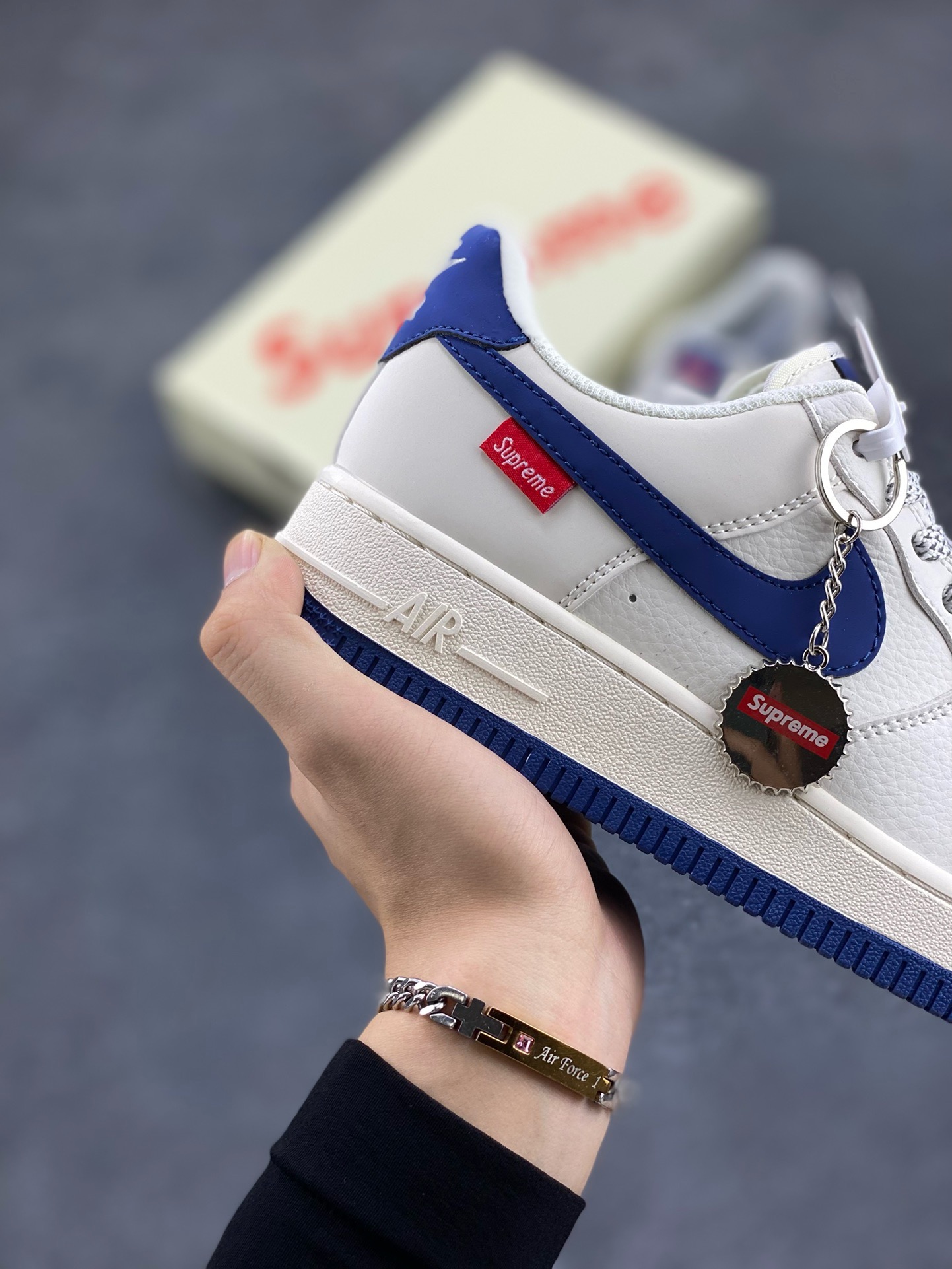 图片[6]-福利特价 NIke Air Force 1 \’07 Low “Supreme联名–深蓝”空军一号 低帮 运动鞋 休闲鞋 折边针车 工艺难度大 原楦头原纸板 原装鞋盒 定制五金配件 内置全掌气垫 原厂鞋底 货号：HD1968-025 尺码：36 36.5 37.5 38 38.5 39 40 40.5 41 42 42.5 43 44 44.5 45-选品中心