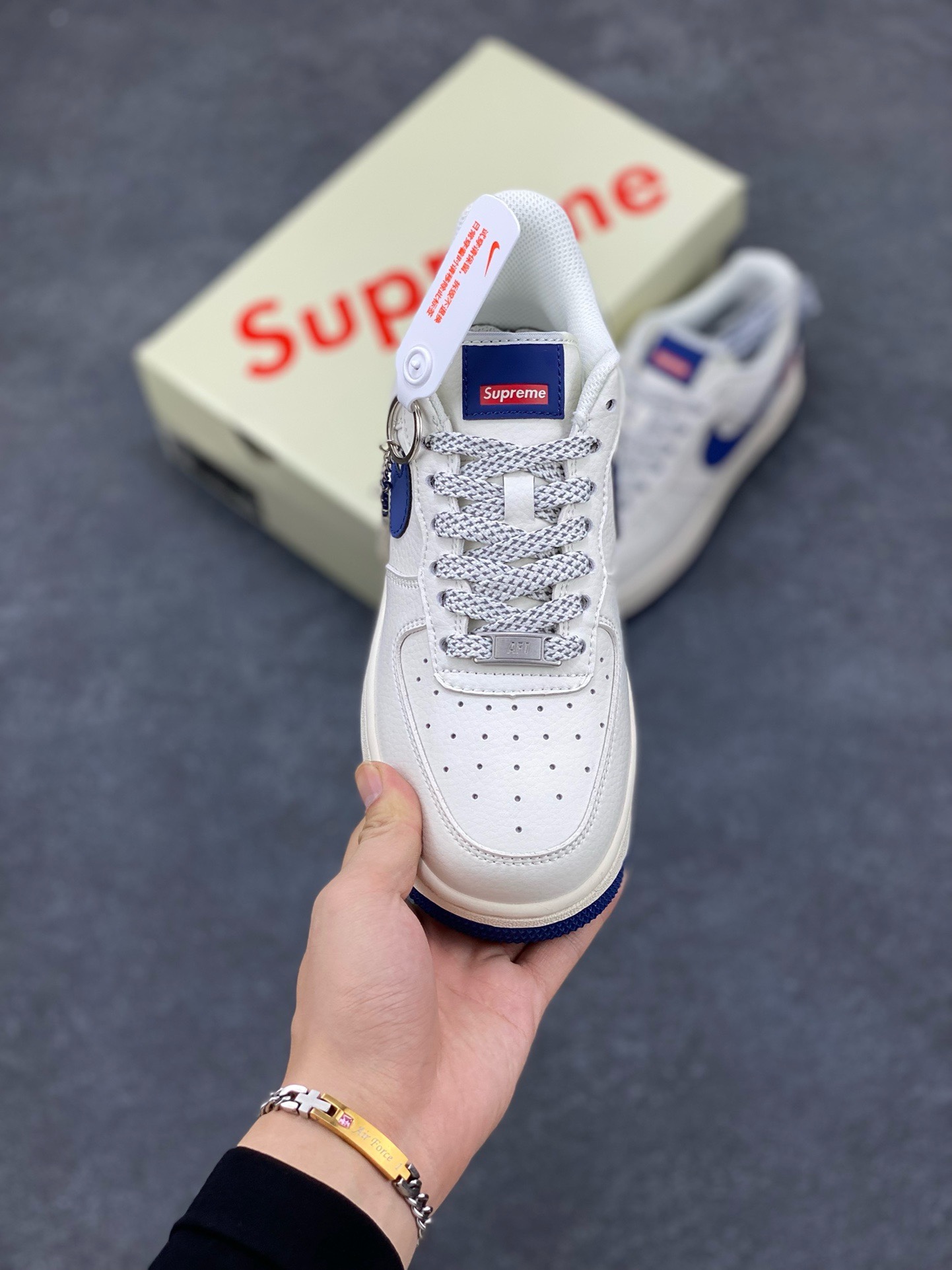 图片[2]-福利特价 NIke Air Force 1 \’07 Low “Supreme联名–深蓝”空军一号 低帮 运动鞋 休闲鞋 折边针车 工艺难度大 原楦头原纸板 原装鞋盒 定制五金配件 内置全掌气垫 原厂鞋底 货号：HD1968-025 尺码：36 36.5 37.5 38 38.5 39 40 40.5 41 42 42.5 43 44 44.5 45-选品中心