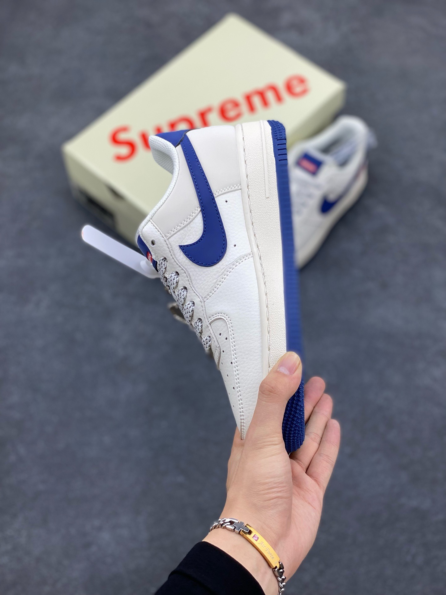 图片[3]-福利特价 NIke Air Force 1 \’07 Low “Supreme联名–深蓝”空军一号 低帮 运动鞋 休闲鞋 折边针车 工艺难度大 原楦头原纸板 原装鞋盒 定制五金配件 内置全掌气垫 原厂鞋底 货号：HD1968-025 尺码：36 36.5 37.5 38 38.5 39 40 40.5 41 42 42.5 43 44 44.5 45-选品中心