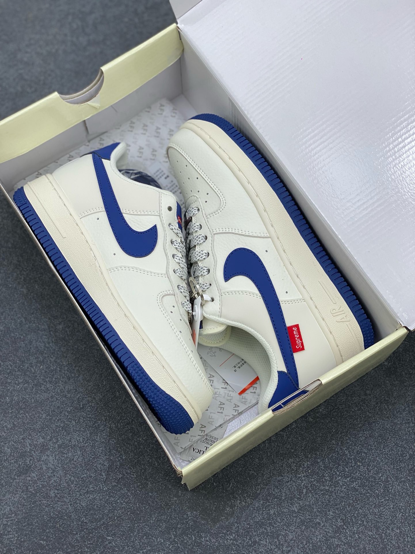 图片[9]-福利特价 NIke Air Force 1 \’07 Low “Supreme联名–深蓝”空军一号 低帮 运动鞋 休闲鞋 折边针车 工艺难度大 原楦头原纸板 原装鞋盒 定制五金配件 内置全掌气垫 原厂鞋底 货号：HD1968-025 尺码：36 36.5 37.5 38 38.5 39 40 40.5 41 42 42.5 43 44 44.5 45-选品中心