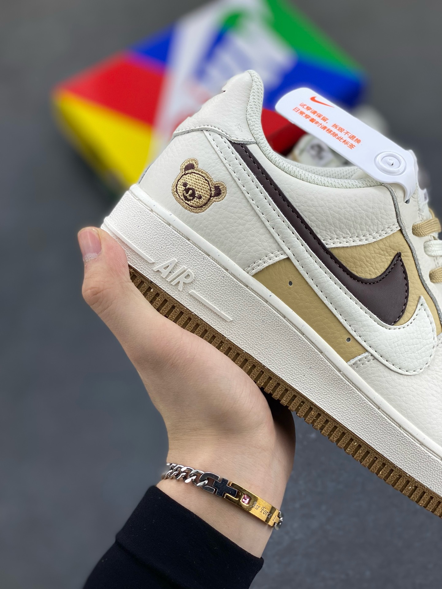 图片[6]-福利特价 小红书爆款  Nike Air Force 1 Low \’07 米黄小熊双勾 空军一号低帮休闲板鞋 定制皮料 原楦原纸板 纯正版型 清洁度完美 内置全掌气垫 货号：CC2569-011 尺码：36 36.5 37.5 38 38.5 39 40 40.5 41 42 42.5 43 44 44.5 45-选品中心