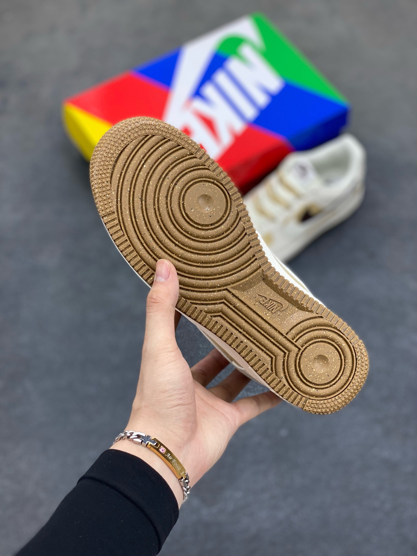 图片[5]-福利特价 小红书爆款  Nike Air Force 1 Low \’07 米黄小熊双勾 空军一号低帮休闲板鞋 定制皮料 原楦原纸板 纯正版型 清洁度完美 内置全掌气垫 货号：CC2569-011 尺码：36 36.5 37.5 38 38.5 39 40 40.5 41 42 42.5 43 44 44.5 45-选品中心