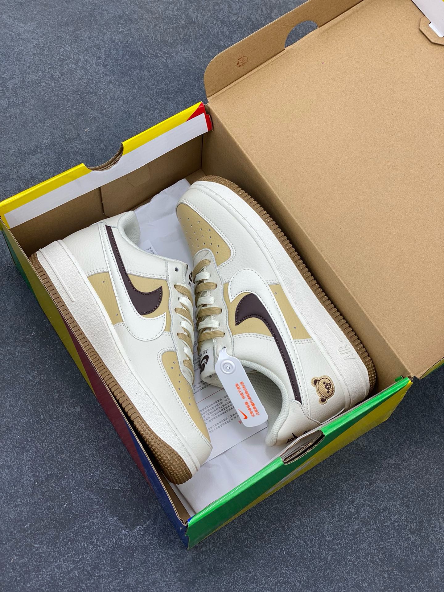 图片[9]-福利特价 小红书爆款  Nike Air Force 1 Low \’07 米黄小熊双勾 空军一号低帮休闲板鞋 定制皮料 原楦原纸板 纯正版型 清洁度完美 内置全掌气垫 货号：CC2569-011 尺码：36 36.5 37.5 38 38.5 39 40 40.5 41 42 42.5 43 44 44.5 45-选品中心