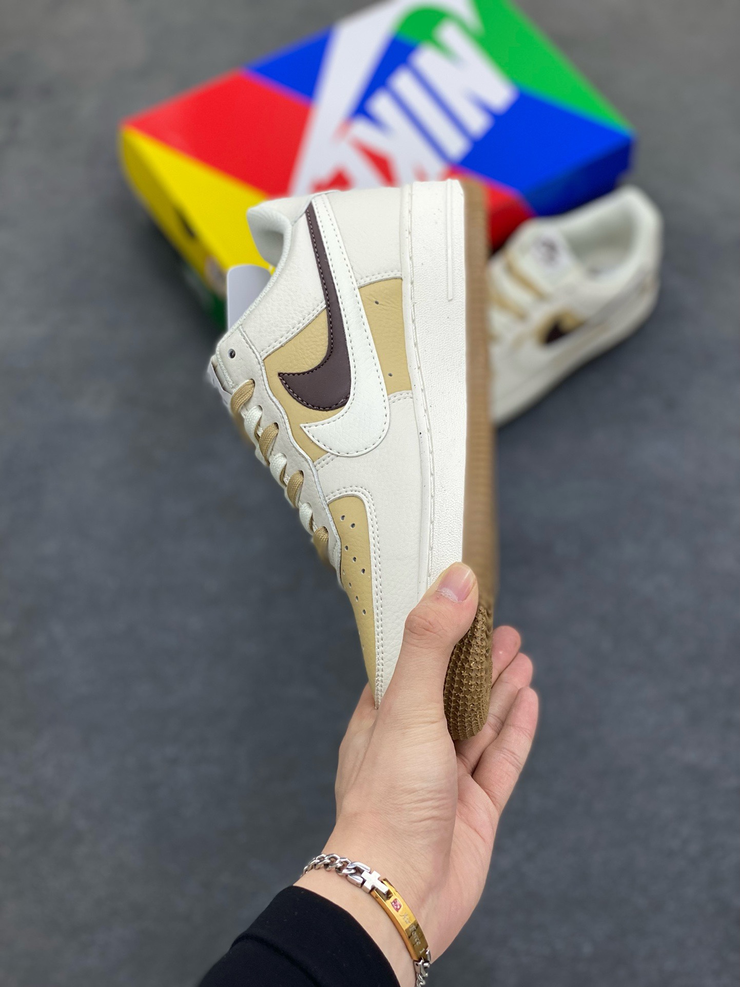 图片[3]-福利特价 小红书爆款  Nike Air Force 1 Low \’07 米黄小熊双勾 空军一号低帮休闲板鞋 定制皮料 原楦原纸板 纯正版型 清洁度完美 内置全掌气垫 货号：CC2569-011 尺码：36 36.5 37.5 38 38.5 39 40 40.5 41 42 42.5 43 44 44.5 45-选品中心