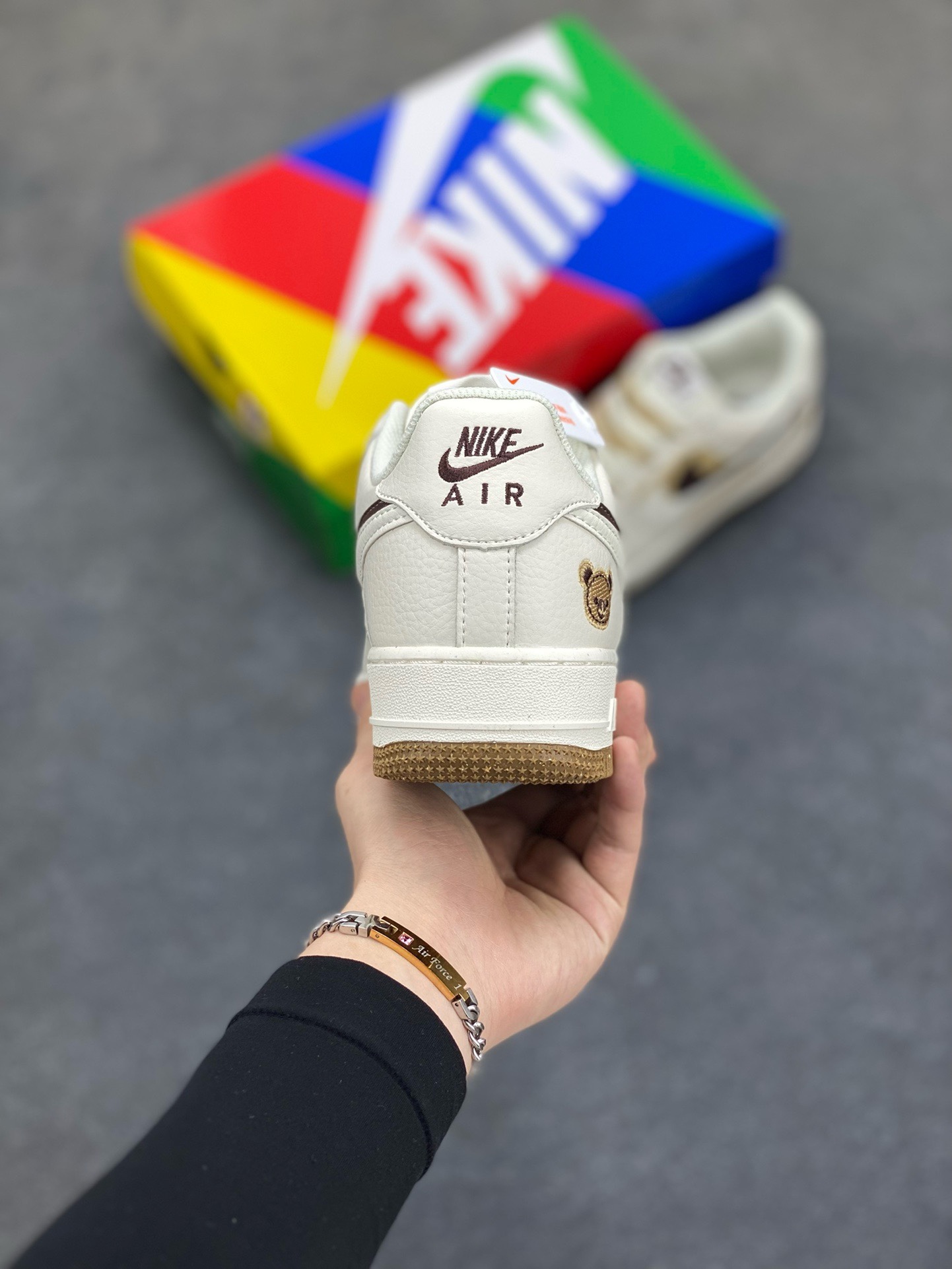 图片[4]-福利特价 小红书爆款  Nike Air Force 1 Low \’07 米黄小熊双勾 空军一号低帮休闲板鞋 定制皮料 原楦原纸板 纯正版型 清洁度完美 内置全掌气垫 货号：CC2569-011 尺码：36 36.5 37.5 38 38.5 39 40 40.5 41 42 42.5 43 44 44.5 45-选品中心