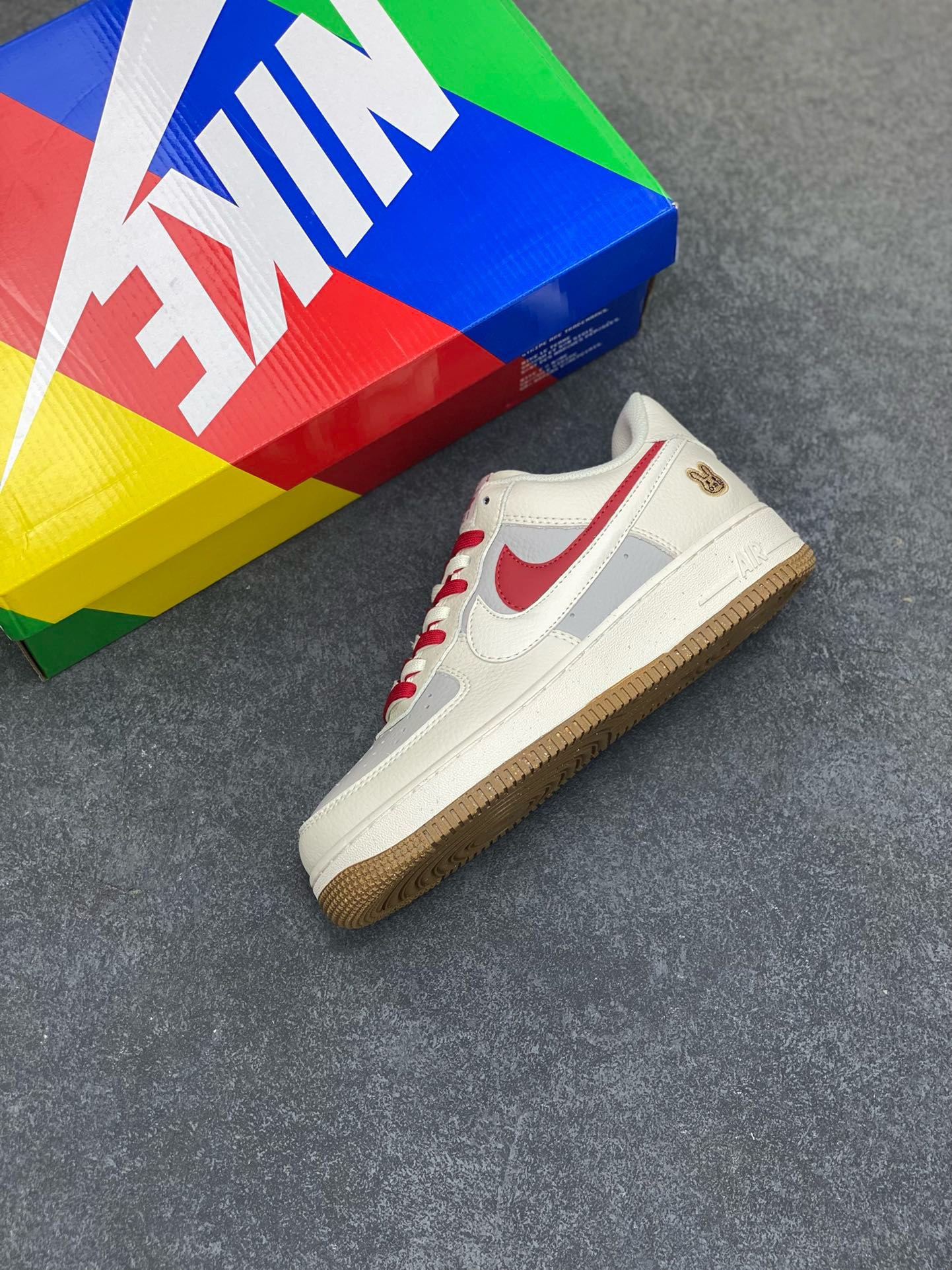 图片[7]-福利特价 小红书爆款  Nike Air Force 1 Low \’07 米白红双勾 空军一号低帮休闲板鞋 定制皮料 原楦原纸板 纯正版型 清洁度完美 内置全掌气垫 货号：CC2569-022 尺码：36 36.5 37.5 38 38.5 39 40 40.5 41 42 42.5 43 44 44.5 45-选品中心