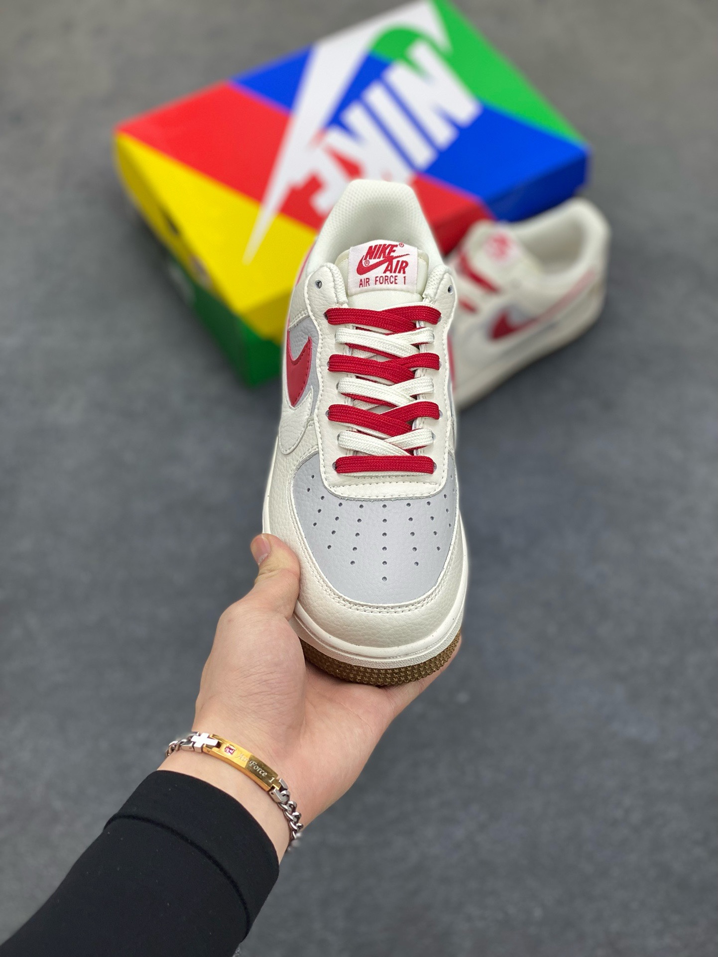 图片[2]-福利特价 小红书爆款  Nike Air Force 1 Low \’07 米白红双勾 空军一号低帮休闲板鞋 定制皮料 原楦原纸板 纯正版型 清洁度完美 内置全掌气垫 货号：CC2569-022 尺码：36 36.5 37.5 38 38.5 39 40 40.5 41 42 42.5 43 44 44.5 45-选品中心