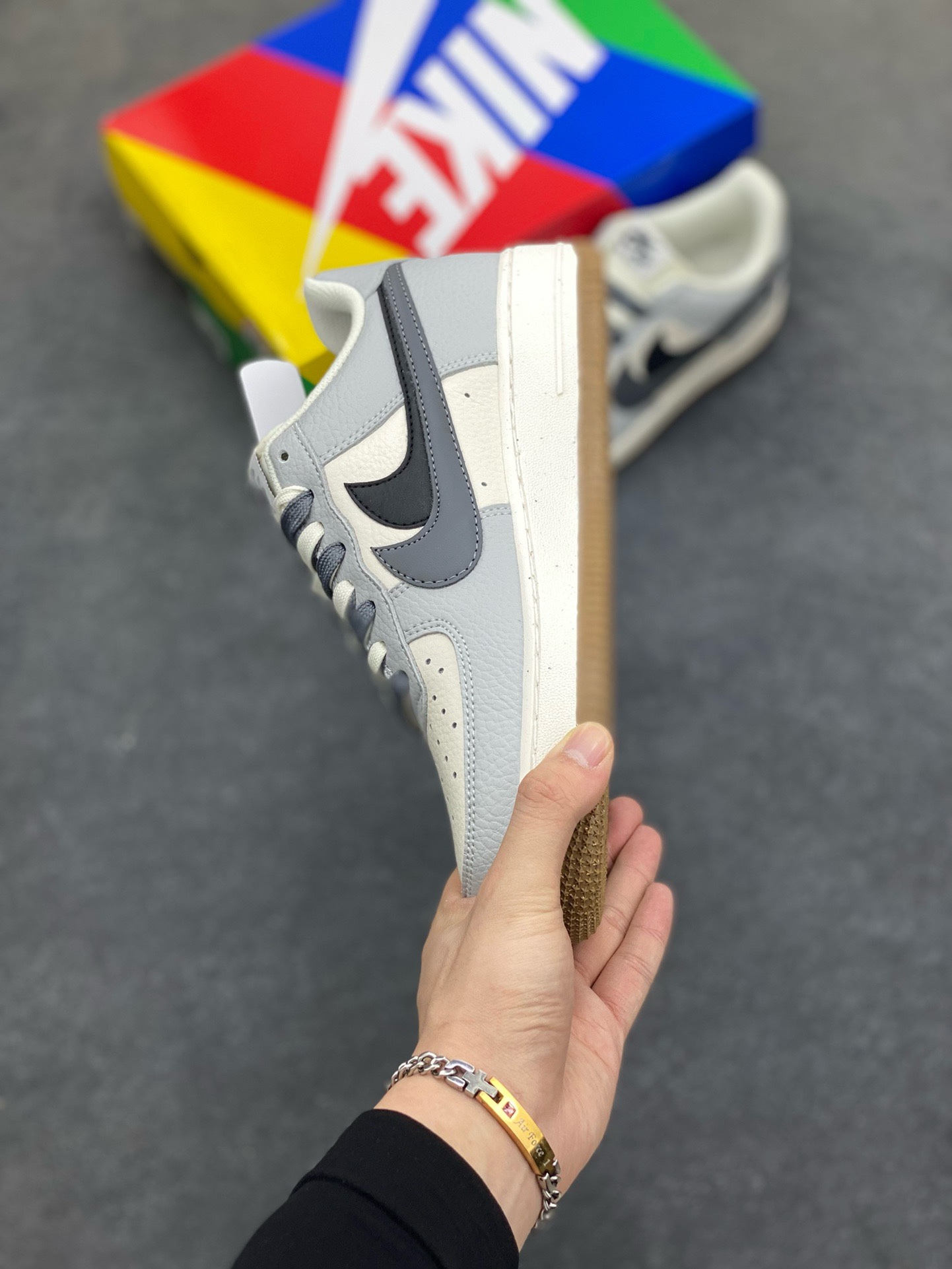 图片[3]-福利特价 小红书爆款  Nike Air Force 1 Low \’07 黑灰小熊双勾 空军一号低帮休闲板鞋 定制皮料 原楦原纸板 纯正版型 清洁度完美 内置全掌气垫 货号：CC2569-033 尺码：36 36.5 37.5 38 38.5 39 40 40.5 41 42 42.5 43 44 44.5 45-选品中心