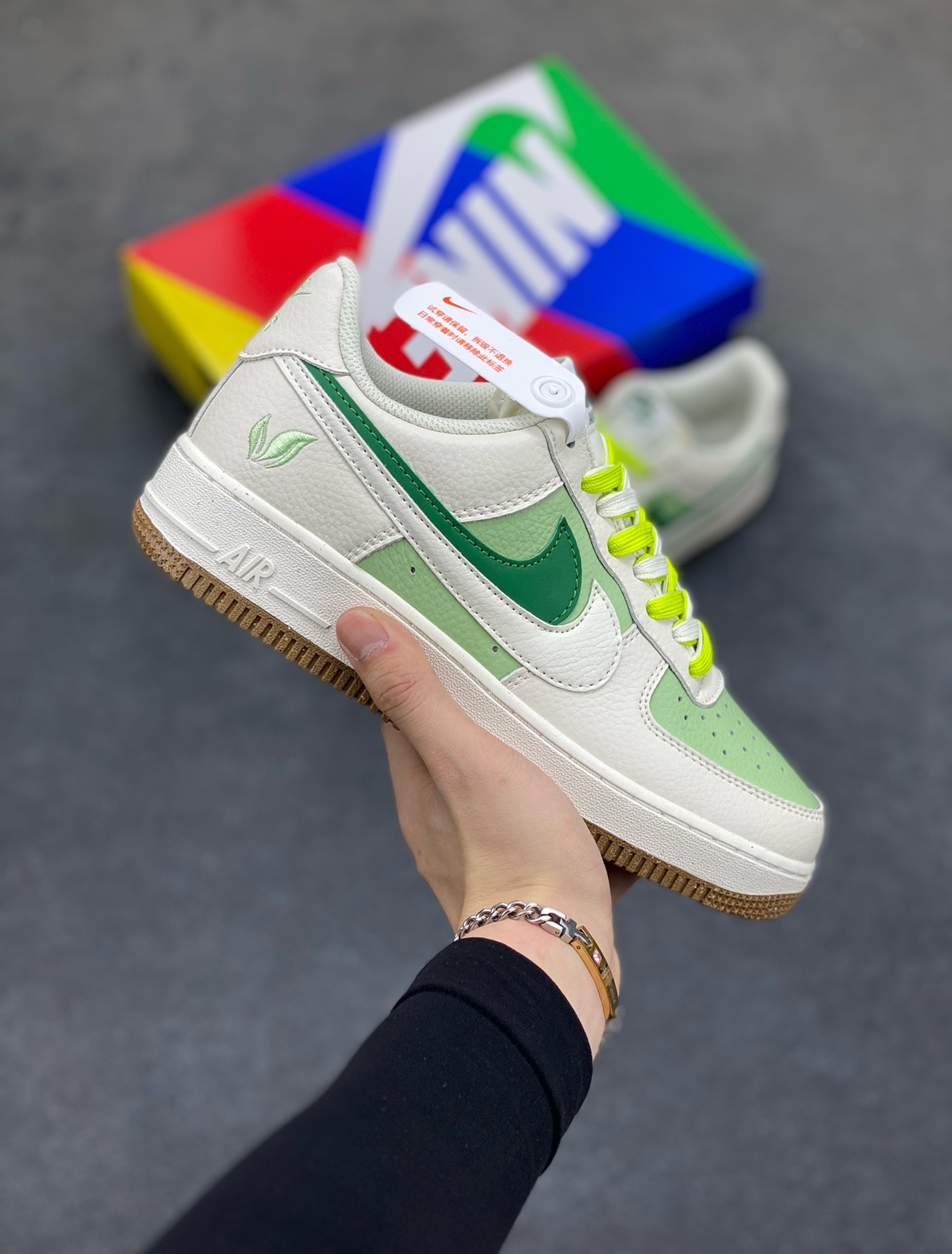 福利特价 小红书爆款  Nike Air Force 1 Low \’07 灰绿 绿野仙踪 双勾 空军一号低帮休闲板鞋 定制皮料 原楦原纸板 纯正版型 清洁度完美 内置全掌气垫 货号:CC2569-055 尺码:36 36.5 37.5 38 38.5 39 40 40.5 41 42 42.5 43 44 44.5 45-选品中心