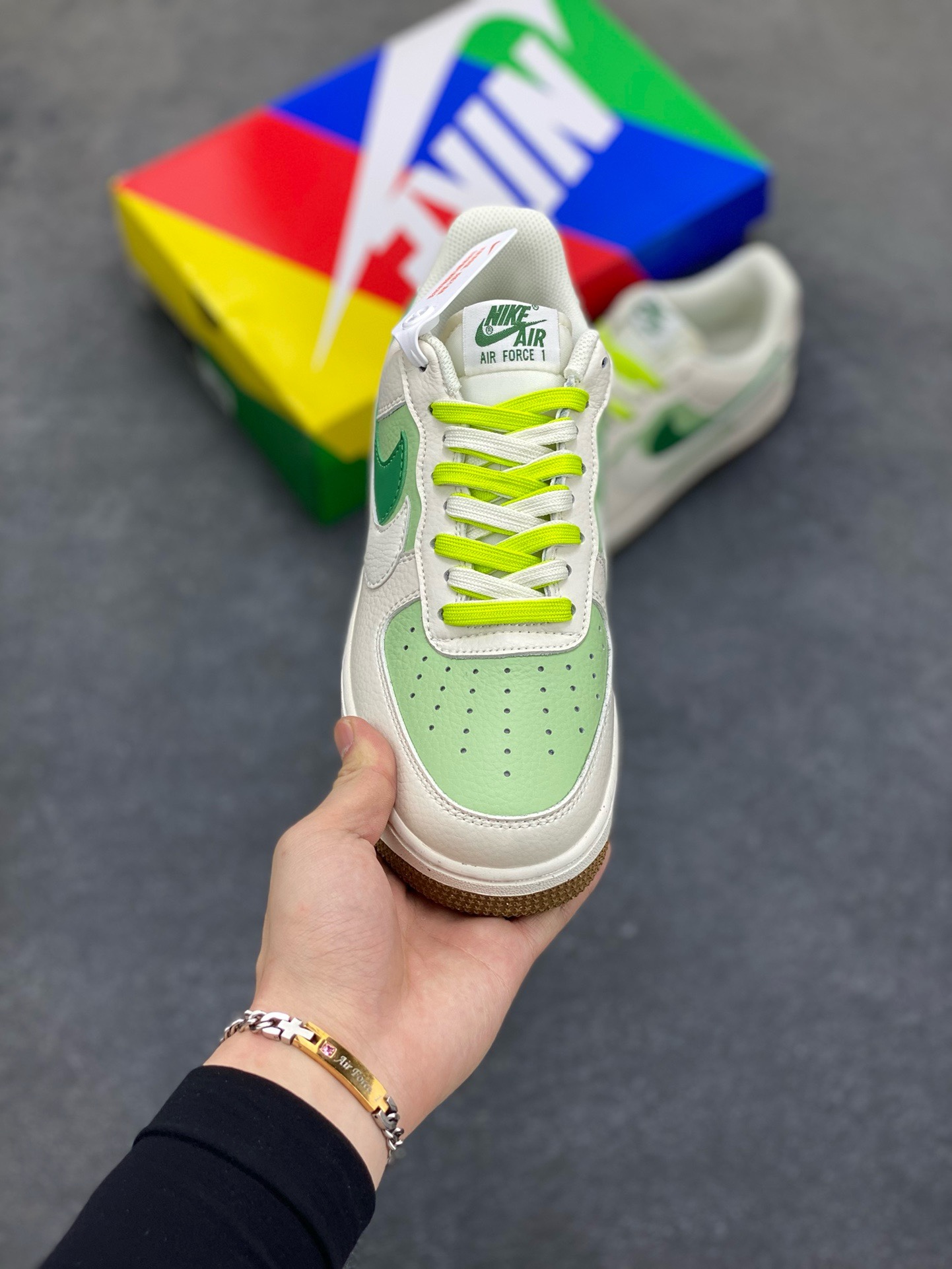 图片[2]-福利特价 小红书爆款  Nike Air Force 1 Low \’07 灰绿 绿野仙踪 双勾 空军一号低帮休闲板鞋 定制皮料 原楦原纸板 纯正版型 清洁度完美 内置全掌气垫 货号：CC2569-055 尺码：36 36.5 37.5 38 38.5 39 40 40.5 41 42 42.5 43 44 44.5 45-选品中心