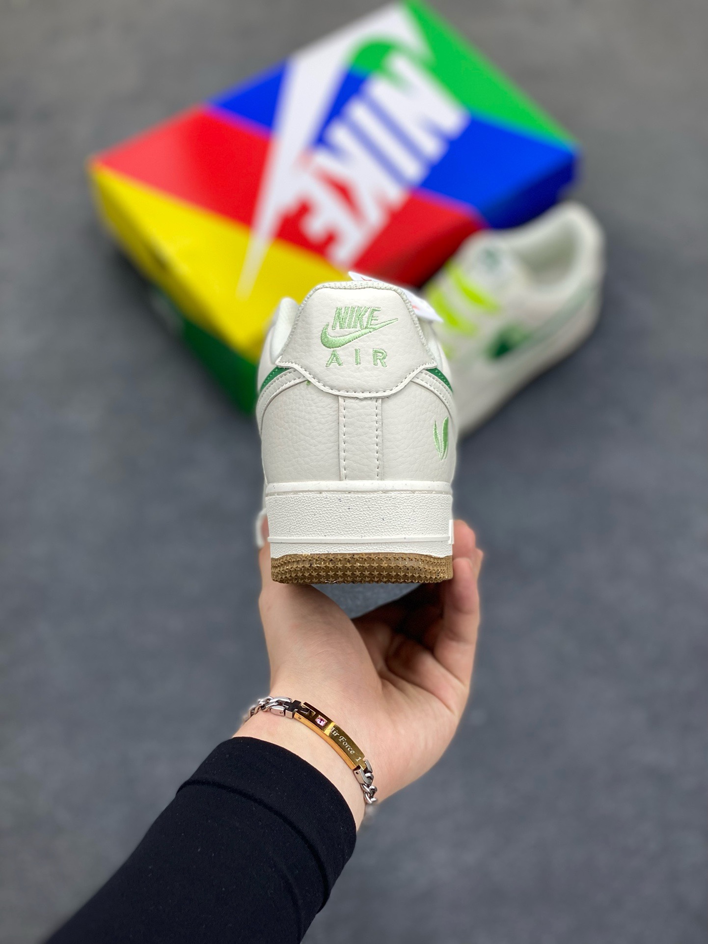 图片[4]-福利特价 小红书爆款  Nike Air Force 1 Low \’07 灰绿 绿野仙踪 双勾 空军一号低帮休闲板鞋 定制皮料 原楦原纸板 纯正版型 清洁度完美 内置全掌气垫 货号：CC2569-055 尺码：36 36.5 37.5 38 38.5 39 40 40.5 41 42 42.5 43 44 44.5 45-选品中心
