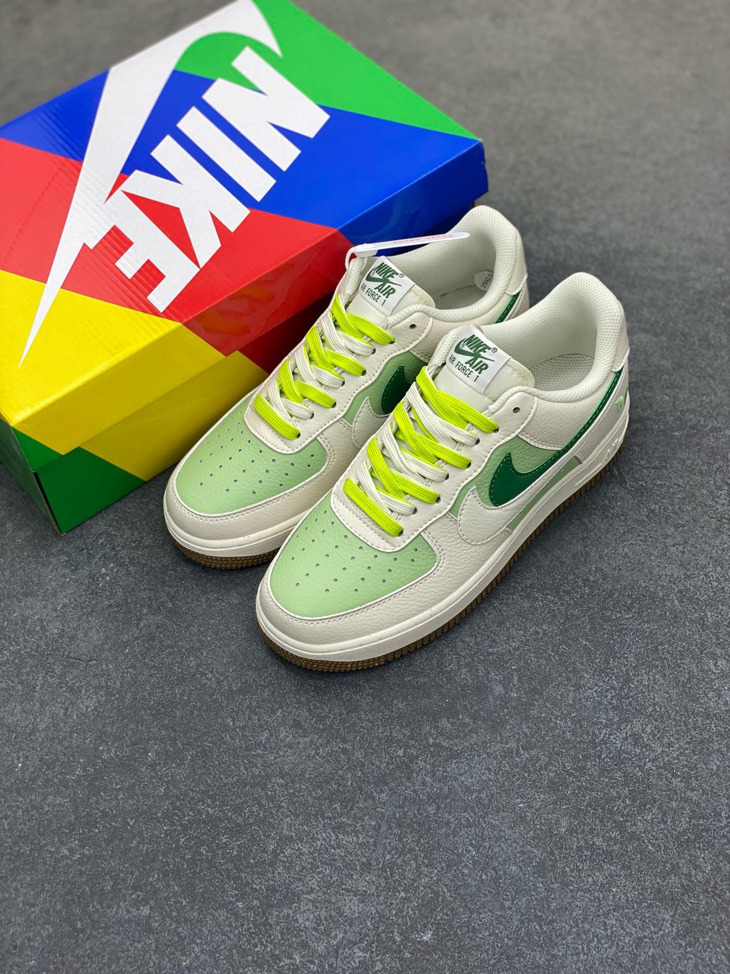 图片[8]-福利特价 小红书爆款  Nike Air Force 1 Low \’07 灰绿 绿野仙踪 双勾 空军一号低帮休闲板鞋 定制皮料 原楦原纸板 纯正版型 清洁度完美 内置全掌气垫 货号：CC2569-055 尺码：36 36.5 37.5 38 38.5 39 40 40.5 41 42 42.5 43 44 44.5 45-选品中心