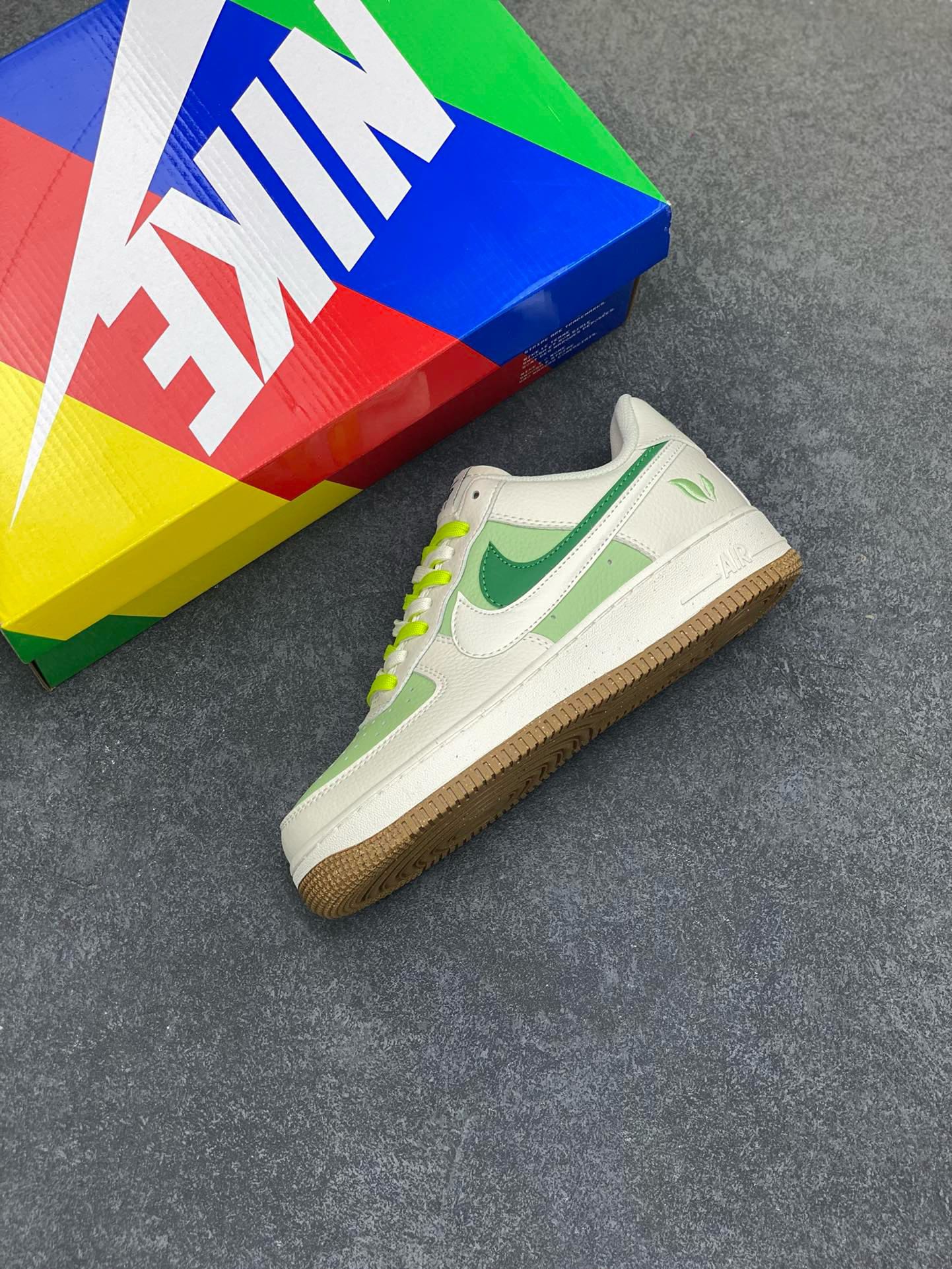 图片[7]-福利特价 小红书爆款  Nike Air Force 1 Low \’07 灰绿 绿野仙踪 双勾 空军一号低帮休闲板鞋 定制皮料 原楦原纸板 纯正版型 清洁度完美 内置全掌气垫 货号：CC2569-055 尺码：36 36.5 37.5 38 38.5 39 40 40.5 41 42 42.5 43 44 44.5 45-选品中心