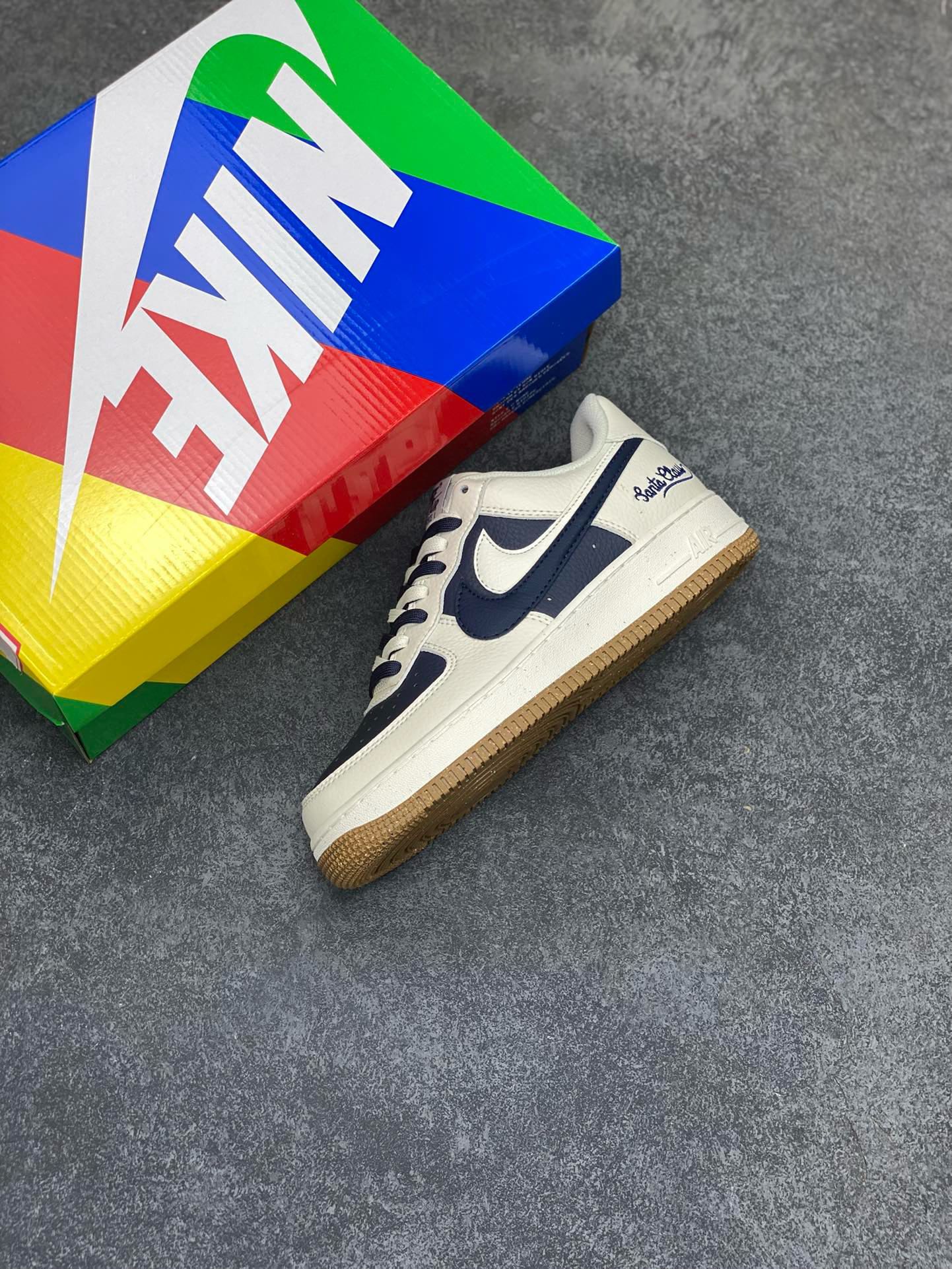图片[7]-福利特价 小红书爆款  Nike Air Force 1 Low \’07 米深蓝 英文双勾 空军一号低帮休闲板鞋 定制皮料 原楦原纸板 纯正版型 清洁度完美 内置全掌气垫 货号：CC2569-066 尺码：36 36.5 37.5 38 38.5 39 40 40.5 41 42 42.5 43 44 44.5 45-选品中心