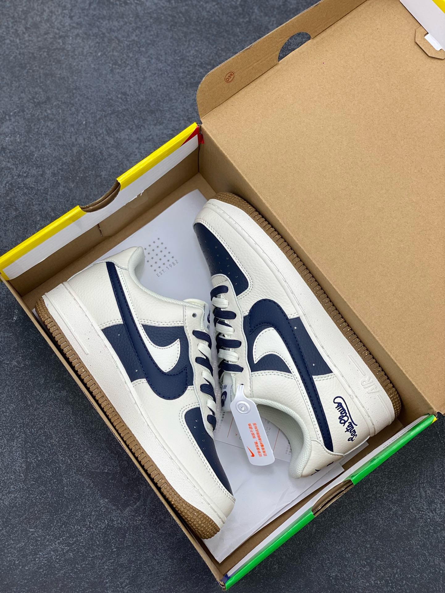 图片[9]-福利特价 小红书爆款  Nike Air Force 1 Low \’07 米深蓝 英文双勾 空军一号低帮休闲板鞋 定制皮料 原楦原纸板 纯正版型 清洁度完美 内置全掌气垫 货号：CC2569-066 尺码：36 36.5 37.5 38 38.5 39 40 40.5 41 42 42.5 43 44 44.5 45-选品中心