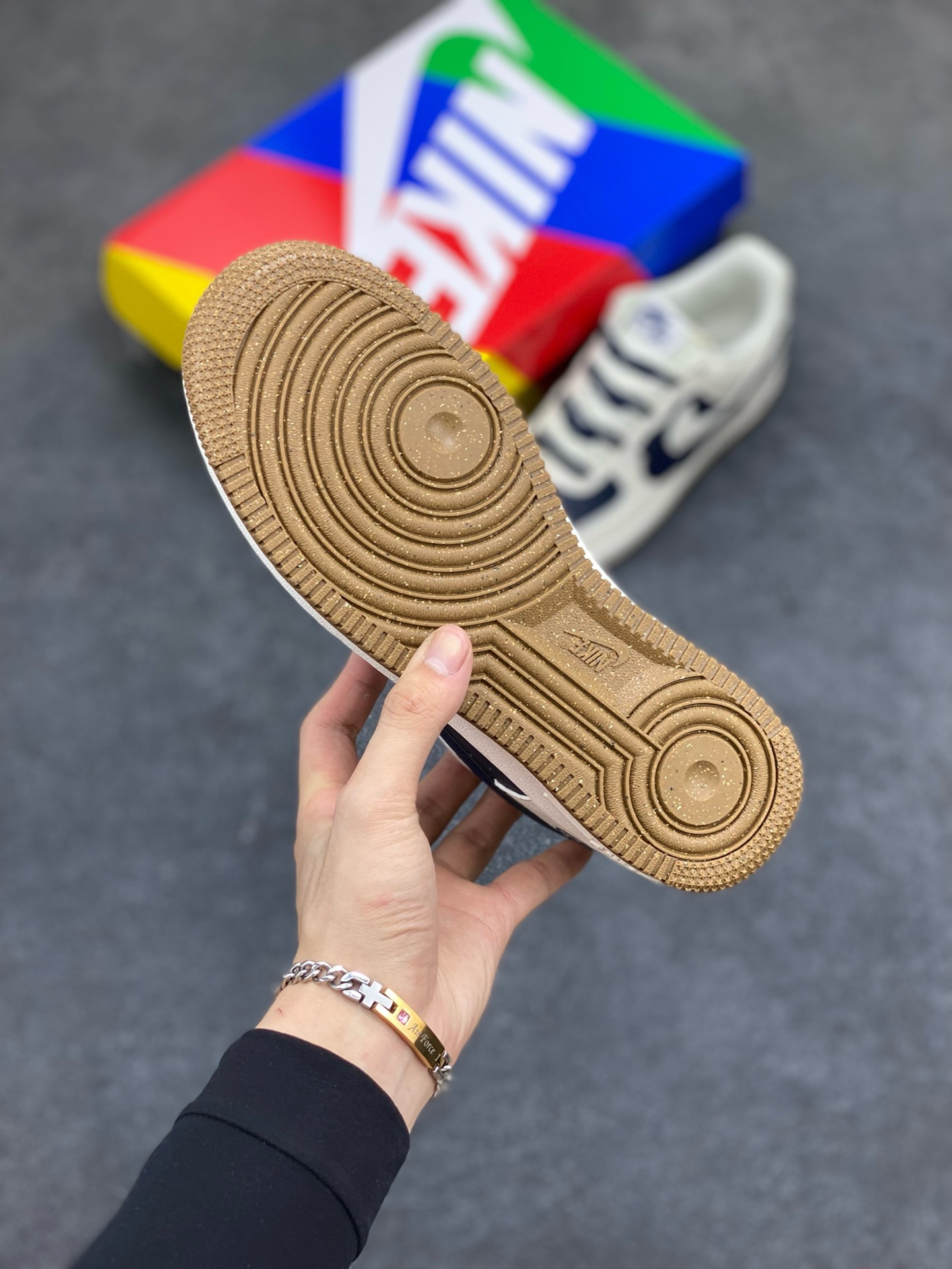 图片[5]-福利特价 小红书爆款  Nike Air Force 1 Low \’07 米深蓝 英文双勾 空军一号低帮休闲板鞋 定制皮料 原楦原纸板 纯正版型 清洁度完美 内置全掌气垫 货号：CC2569-066 尺码：36 36.5 37.5 38 38.5 39 40 40.5 41 42 42.5 43 44 44.5 45-选品中心