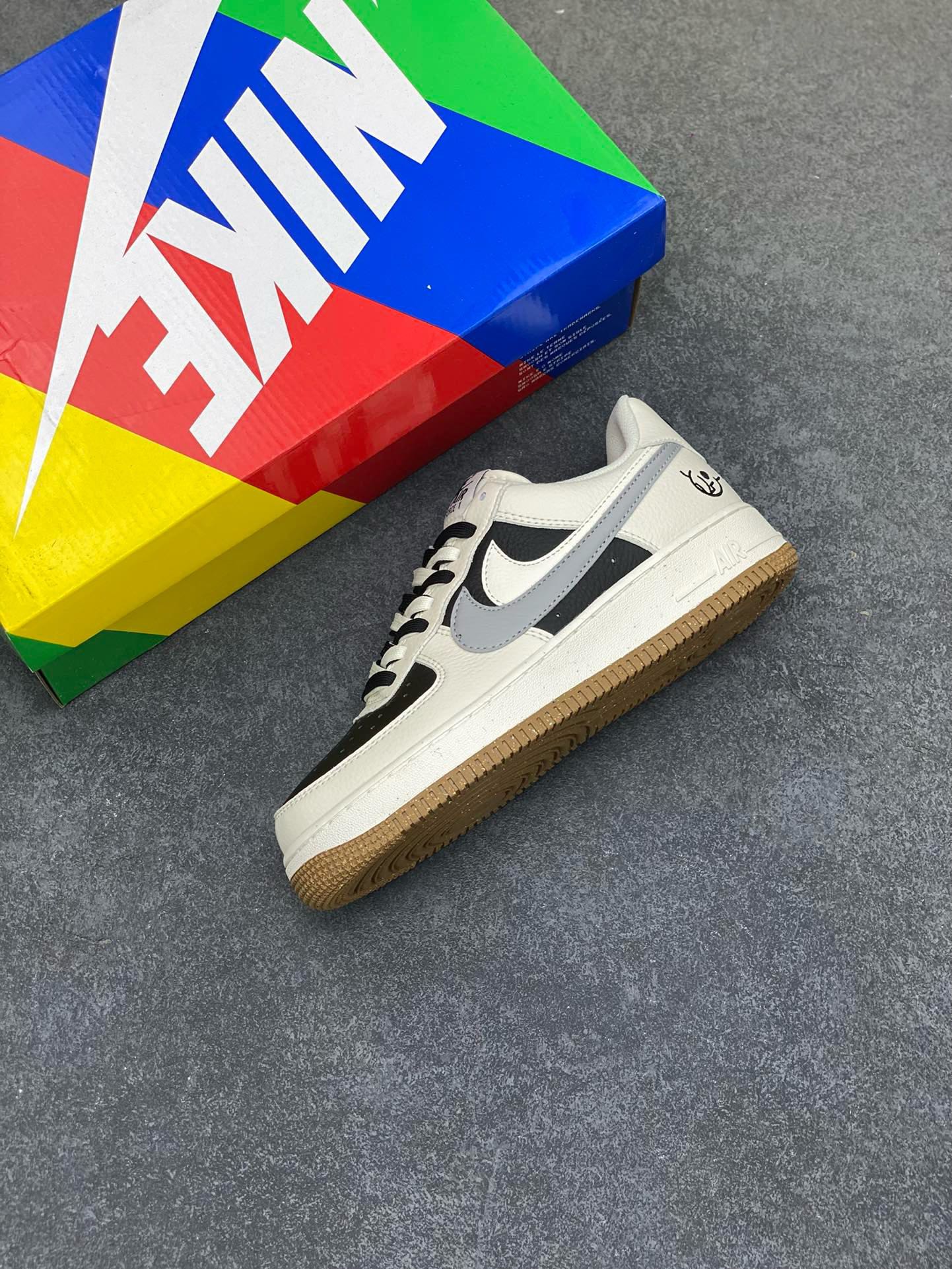 图片[7]-福利特价 小红书爆款  Nike Air Force 1 Low \’07 黑白熊猫双勾 空军一号低帮休闲板鞋 定制皮料 原楦原纸板 纯正版型 清洁度完美 内置全掌气垫 货号：CC2569-077 尺码：36 36.5 37.5 38 38.5 39 40 40.5 41 42 42.5 43 44 44.5 45-选品中心