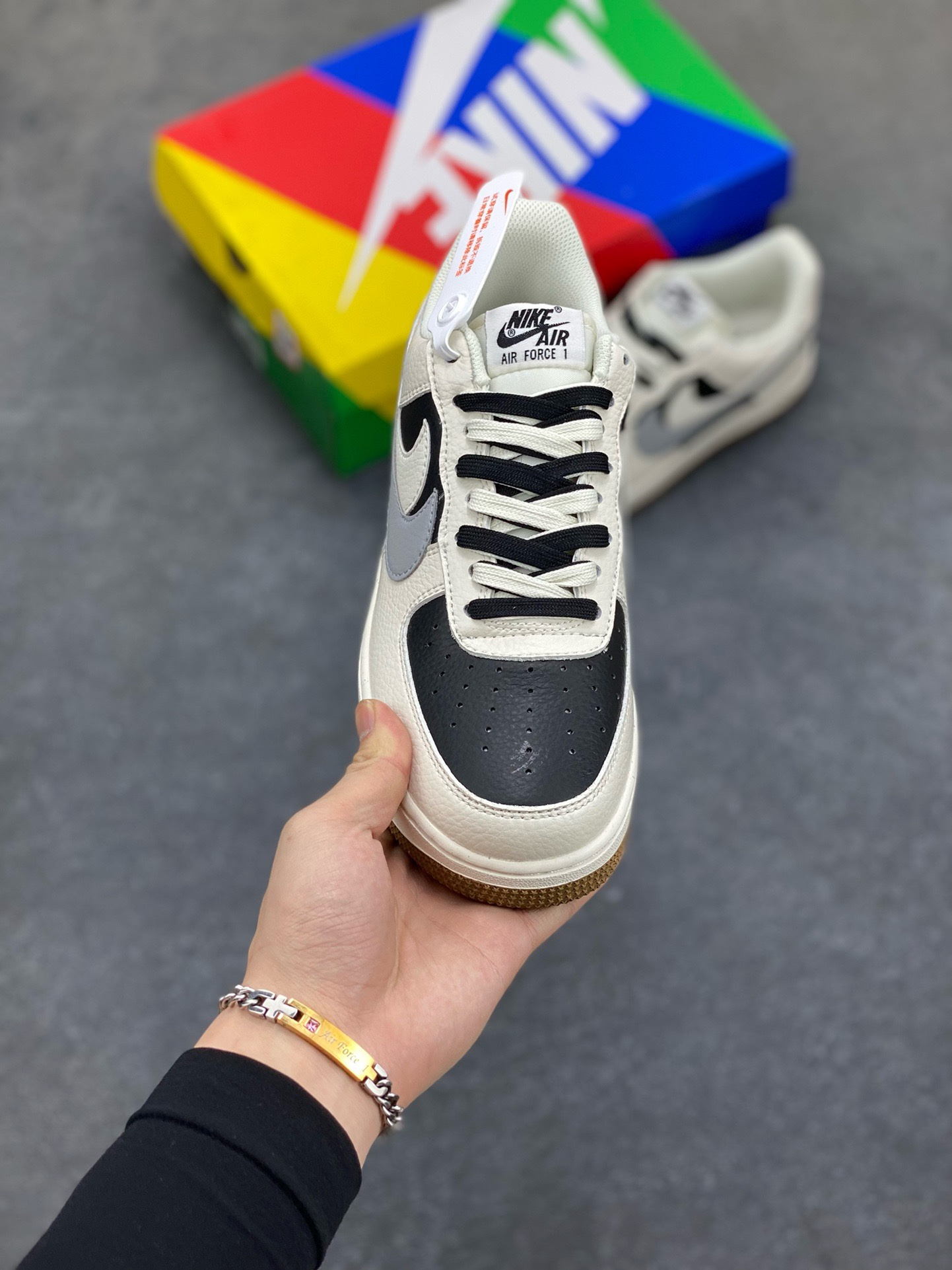 图片[2]-福利特价 小红书爆款  Nike Air Force 1 Low \’07 黑白熊猫双勾 空军一号低帮休闲板鞋 定制皮料 原楦原纸板 纯正版型 清洁度完美 内置全掌气垫 货号：CC2569-077 尺码：36 36.5 37.5 38 38.5 39 40 40.5 41 42 42.5 43 44 44.5 45-选品中心
