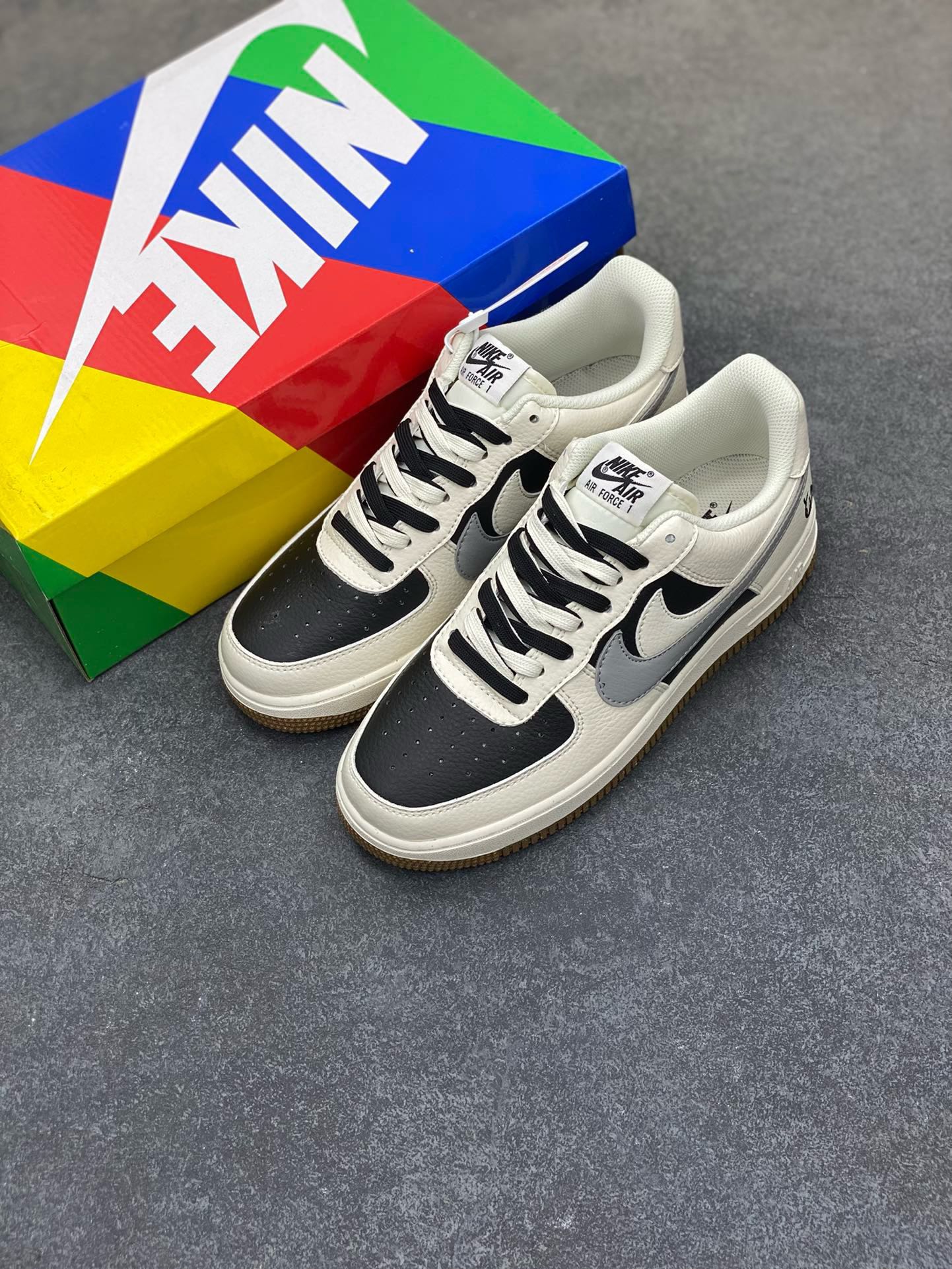 图片[8]-福利特价 小红书爆款  Nike Air Force 1 Low \’07 黑白熊猫双勾 空军一号低帮休闲板鞋 定制皮料 原楦原纸板 纯正版型 清洁度完美 内置全掌气垫 货号：CC2569-077 尺码：36 36.5 37.5 38 38.5 39 40 40.5 41 42 42.5 43 44 44.5 45-选品中心