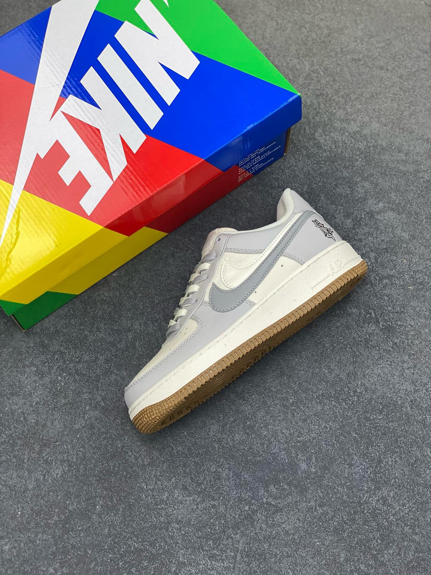 图片[7]-福利特价 小红书爆款  Nike Air Force 1 Low \’07 米灰大灰狼双勾 空军一号低帮休闲板鞋 定制皮料 原楦原纸板 纯正版型 清洁度完美 内置全掌气垫 货号：CC2569-088 尺码：36 36.5 37.5 38 38.5 39 40 40.5 41 42 42.5 43 44 44.5 45-选品中心