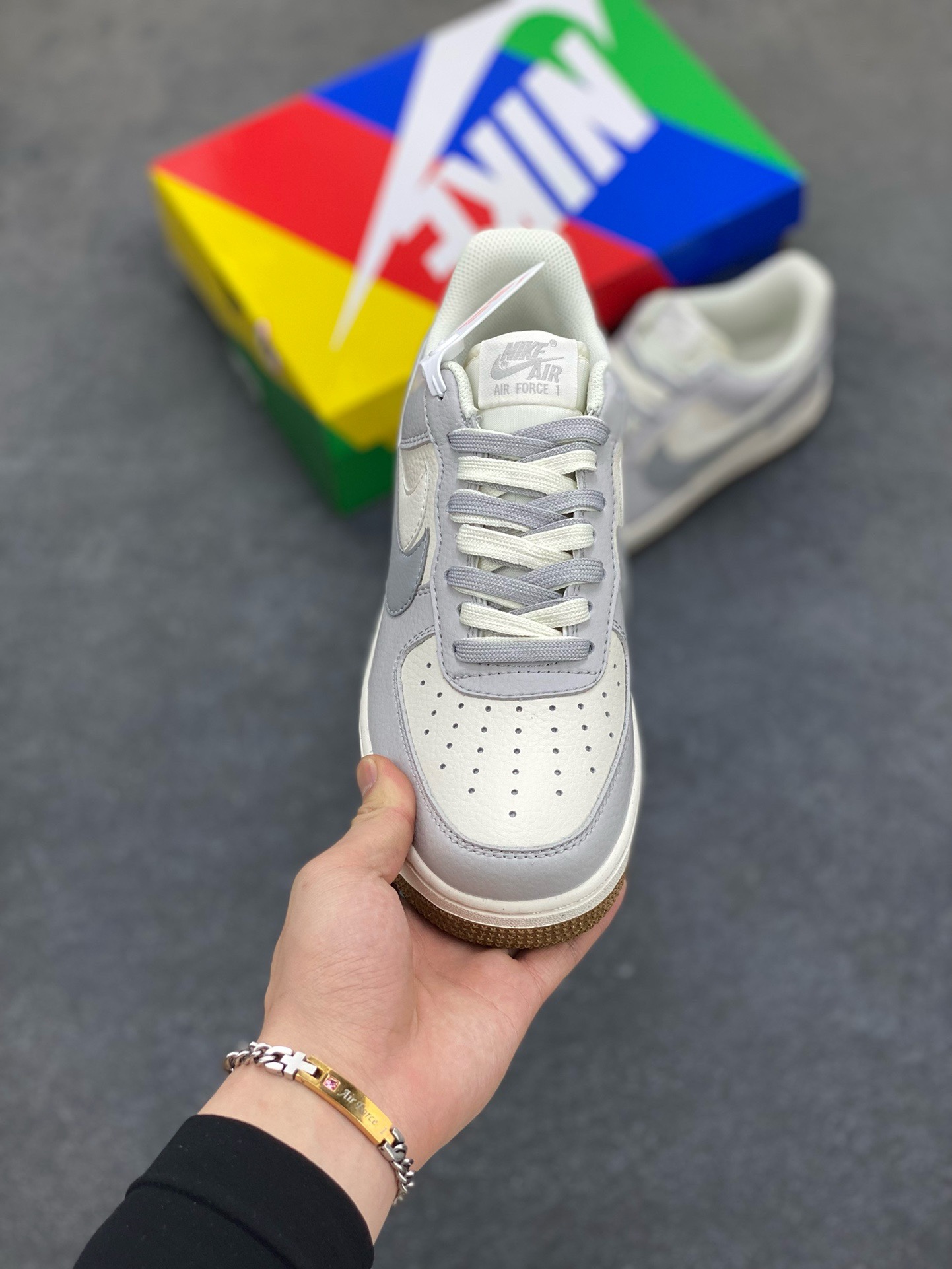 图片[2]-福利特价 小红书爆款  Nike Air Force 1 Low \’07 米灰大灰狼双勾 空军一号低帮休闲板鞋 定制皮料 原楦原纸板 纯正版型 清洁度完美 内置全掌气垫 货号：CC2569-088 尺码：36 36.5 37.5 38 38.5 39 40 40.5 41 42 42.5 43 44 44.5 45-选品中心