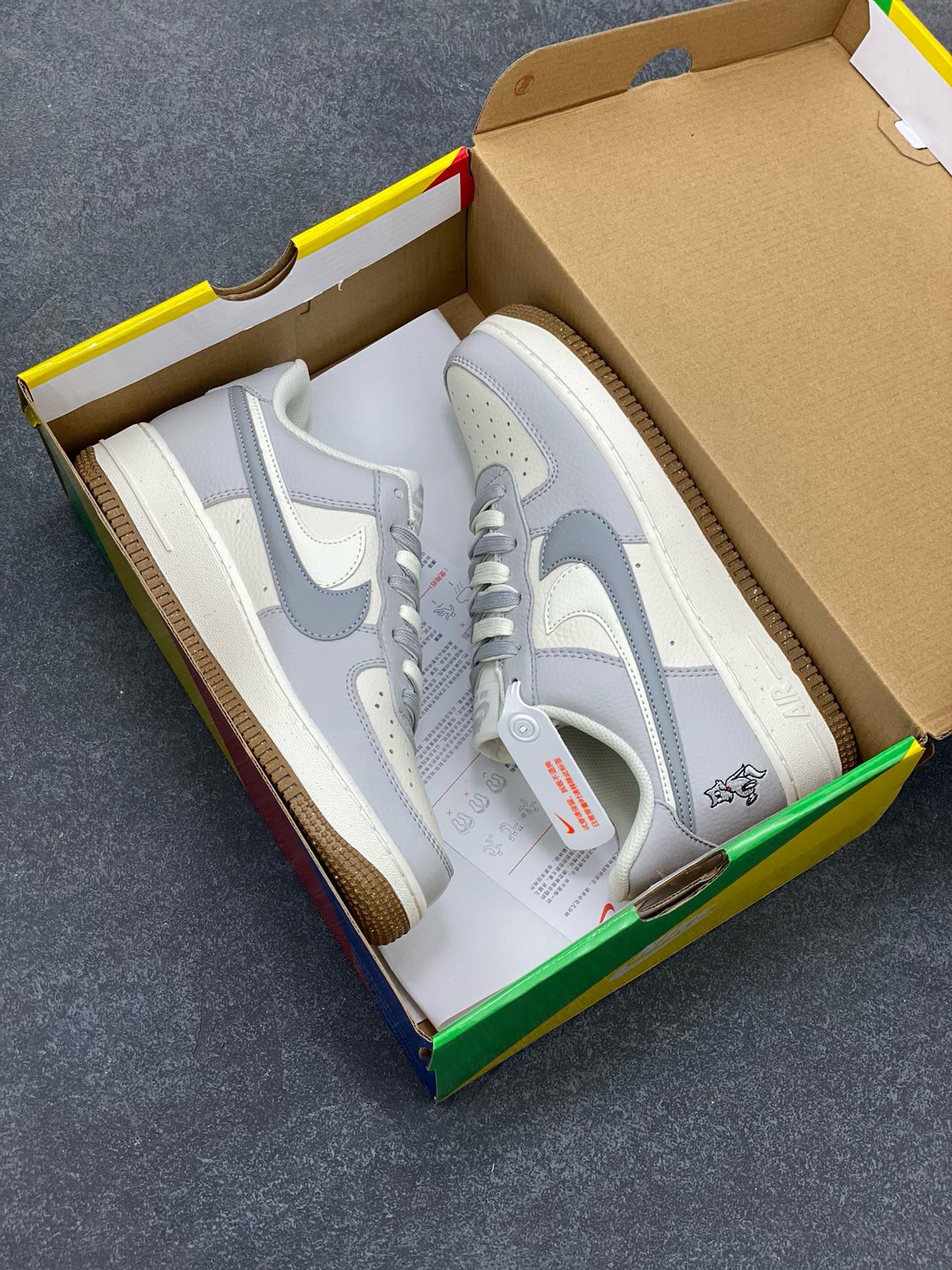 图片[9]-福利特价 小红书爆款  Nike Air Force 1 Low \’07 米灰大灰狼双勾 空军一号低帮休闲板鞋 定制皮料 原楦原纸板 纯正版型 清洁度完美 内置全掌气垫 货号：CC2569-088 尺码：36 36.5 37.5 38 38.5 39 40 40.5 41 42 42.5 43 44 44.5 45-选品中心