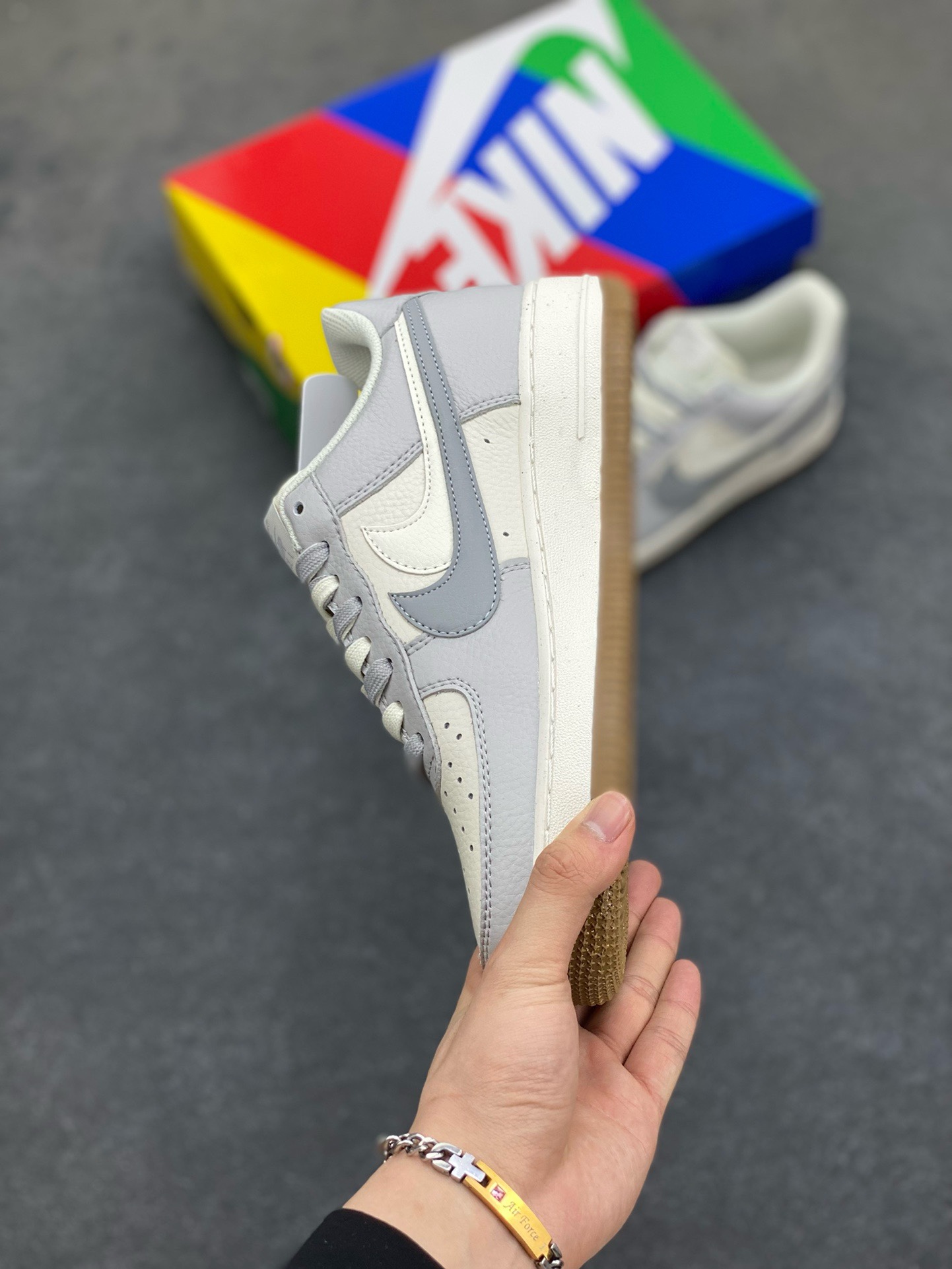 图片[3]-福利特价 小红书爆款  Nike Air Force 1 Low \’07 米灰大灰狼双勾 空军一号低帮休闲板鞋 定制皮料 原楦原纸板 纯正版型 清洁度完美 内置全掌气垫 货号：CC2569-088 尺码：36 36.5 37.5 38 38.5 39 40 40.5 41 42 42.5 43 44 44.5 45-选品中心