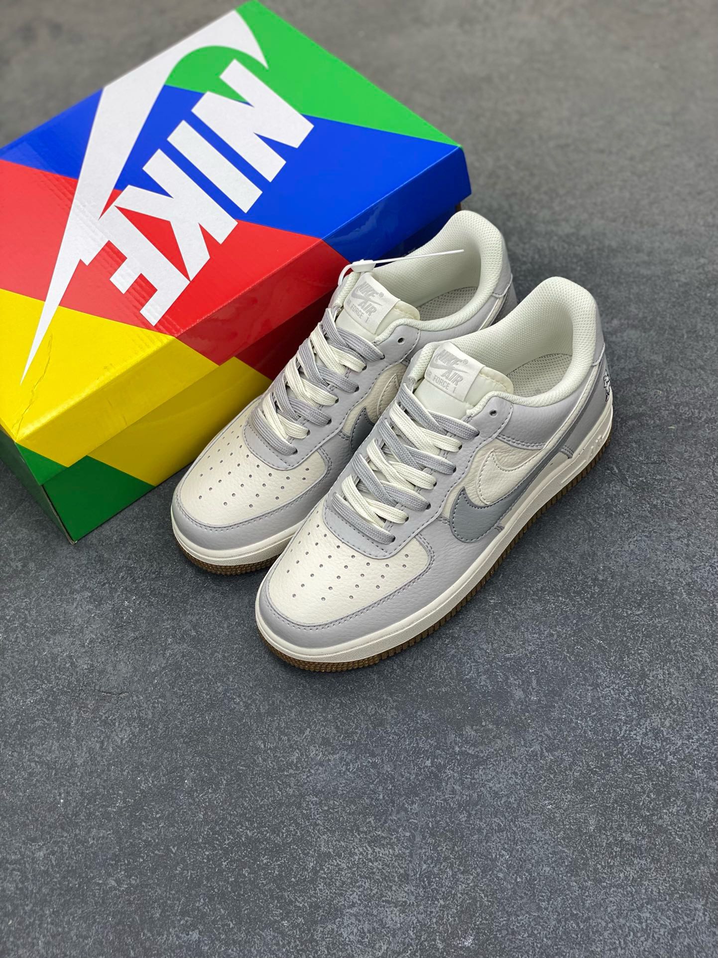 图片[8]-福利特价 小红书爆款  Nike Air Force 1 Low \’07 米灰大灰狼双勾 空军一号低帮休闲板鞋 定制皮料 原楦原纸板 纯正版型 清洁度完美 内置全掌气垫 货号：CC2569-088 尺码：36 36.5 37.5 38 38.5 39 40 40.5 41 42 42.5 43 44 44.5 45-选品中心