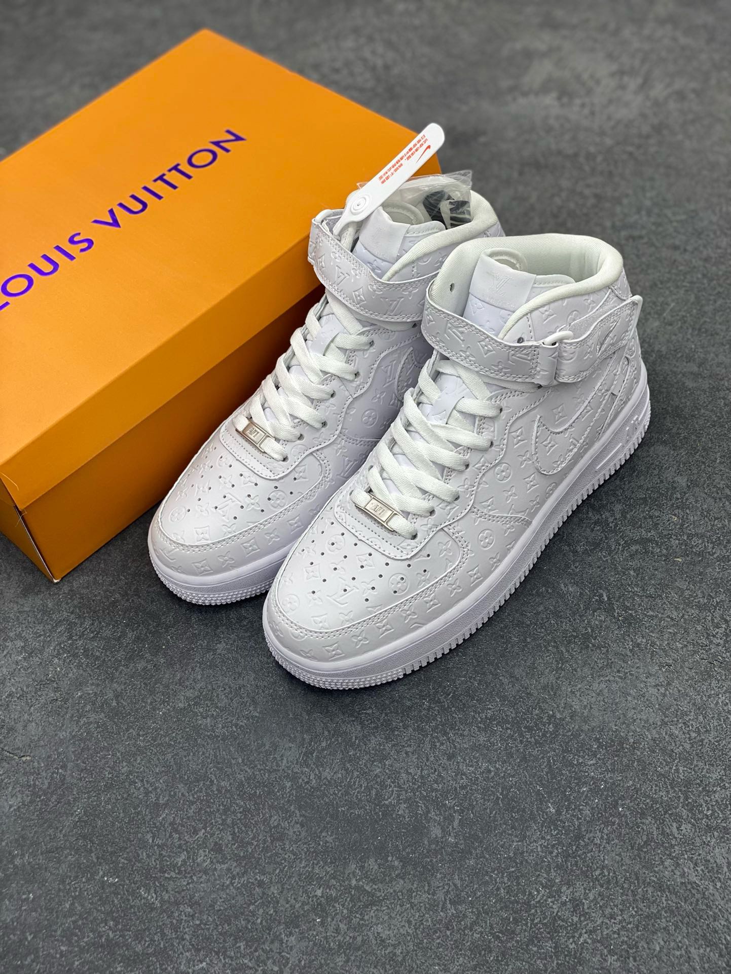 图片[8]-福利特价 NIke Air Force 1 \’07 Low “LV联名–白马王子”空军一号 中帮 运动鞋 休闲鞋 折边针车 工艺难度大 原楦头原纸板 原装鞋盒 定制五金配件 内置全掌气垫 原厂鞋底 货号：DV0688-300 尺码：36 36.5 37.5 38 38.5 39 40 40.5 41 42 42.5 43 44 44.5 45-选品中心