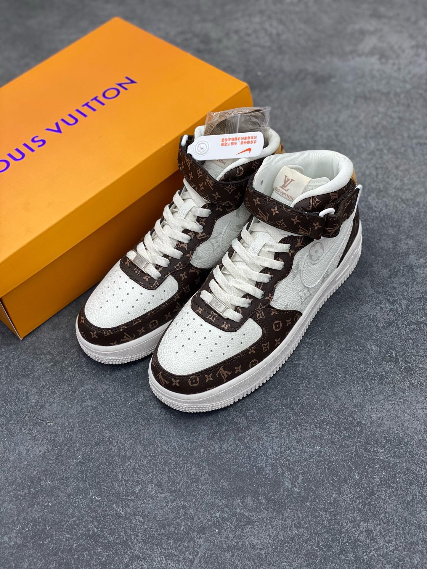 图片[8]-福利特价 NIke Air Force 1 \’07 Low “LV联名–米白棕印花”空军一号 中帮 运动鞋 休闲鞋 折边针车 工艺难度大 原楦头原纸板 原装鞋盒 定制五金配件 内置全掌气垫 原厂鞋底 货号：DV0688-100 尺码：36 36.5 37.5 38 38.5 39 40 40.5 41 42 42.5 43 44 44.5 45-选品中心