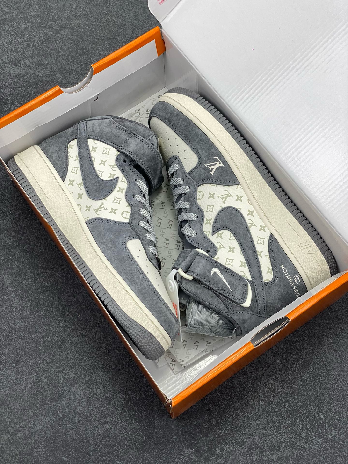 图片[9]-福利特价 NIke Air Force 1 \’07 Low “LV联名–米白灰印花”空军一号 中帮 运动鞋 休闲鞋 折边针车 工艺难度大 原楦头原纸板 原装鞋盒 定制五金配件 内置全掌气垫 原厂鞋底 货号：DV9988-200 尺码：36 36.5 37.5 38 38.5 39 40 40.5 41 42 42.5 43 44 44.5 45-选品中心