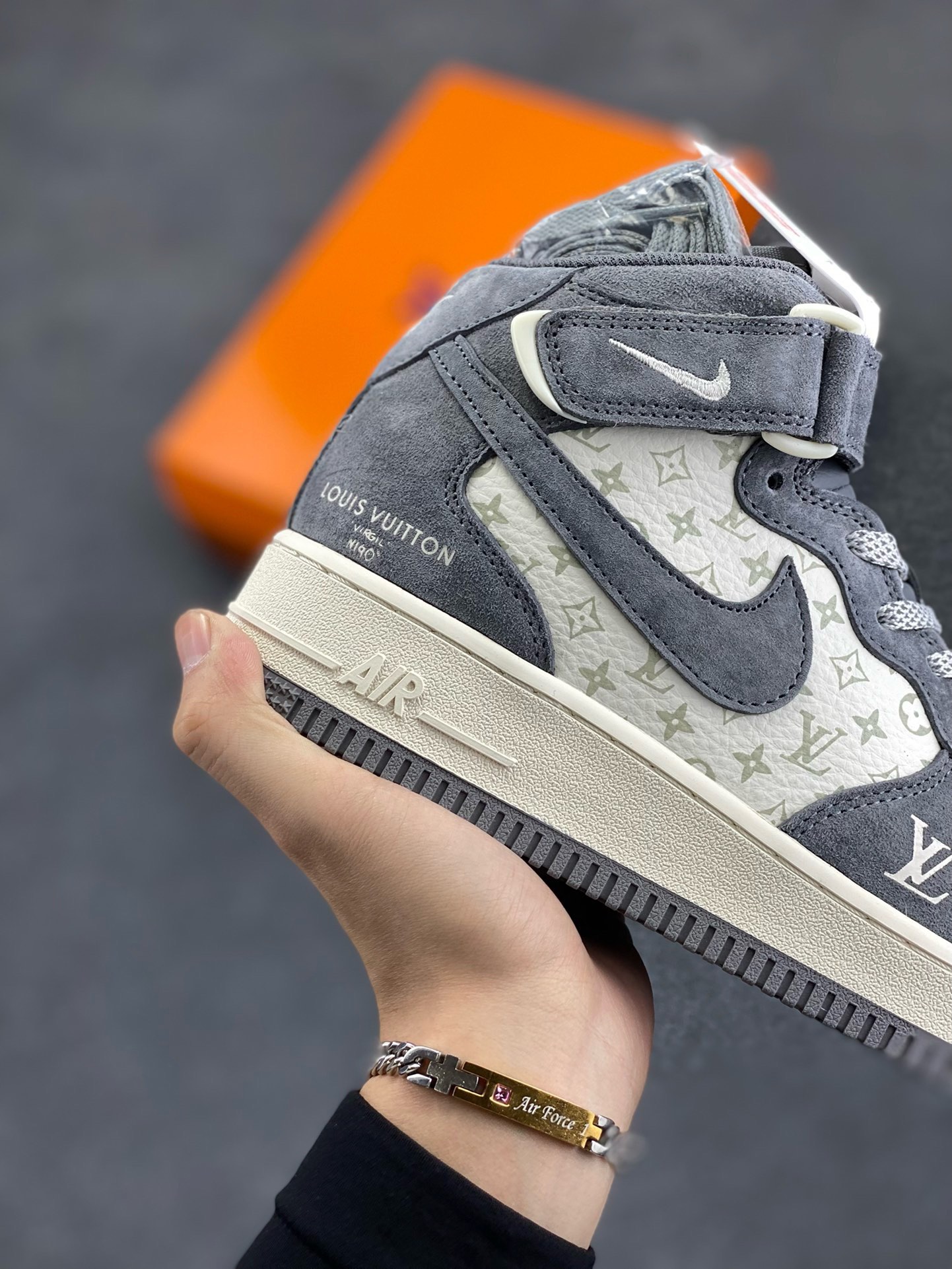 图片[6]-福利特价 NIke Air Force 1 \’07 Low “LV联名–米白灰印花”空军一号 中帮 运动鞋 休闲鞋 折边针车 工艺难度大 原楦头原纸板 原装鞋盒 定制五金配件 内置全掌气垫 原厂鞋底 货号：DV9988-200 尺码：36 36.5 37.5 38 38.5 39 40 40.5 41 42 42.5 43 44 44.5 45-选品中心