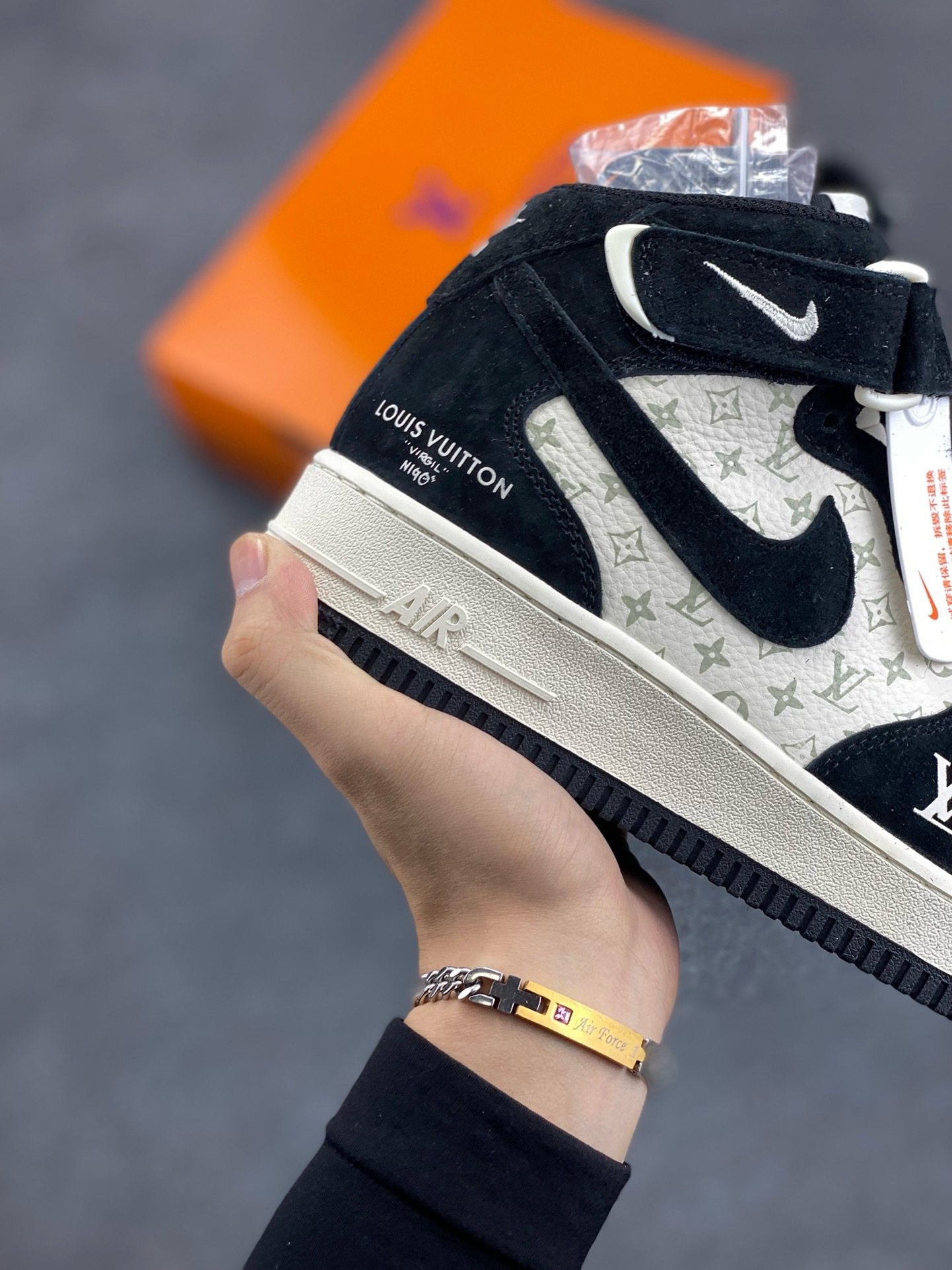 图片[6]-福利特价 NIke Air Force 1 \’07 Low “LV联名–米白黑印花”空军一号 中帮 运动鞋 休闲鞋 折边针车 工艺难度大 原楦头原纸板 原装鞋盒 定制五金配件 内置全掌气垫 原厂鞋底 货号：DV9988-100 尺码：36 36.5 37.5 38 38.5 39 40 40.5 41 42 42.5 43 44 44.5 45-选品中心