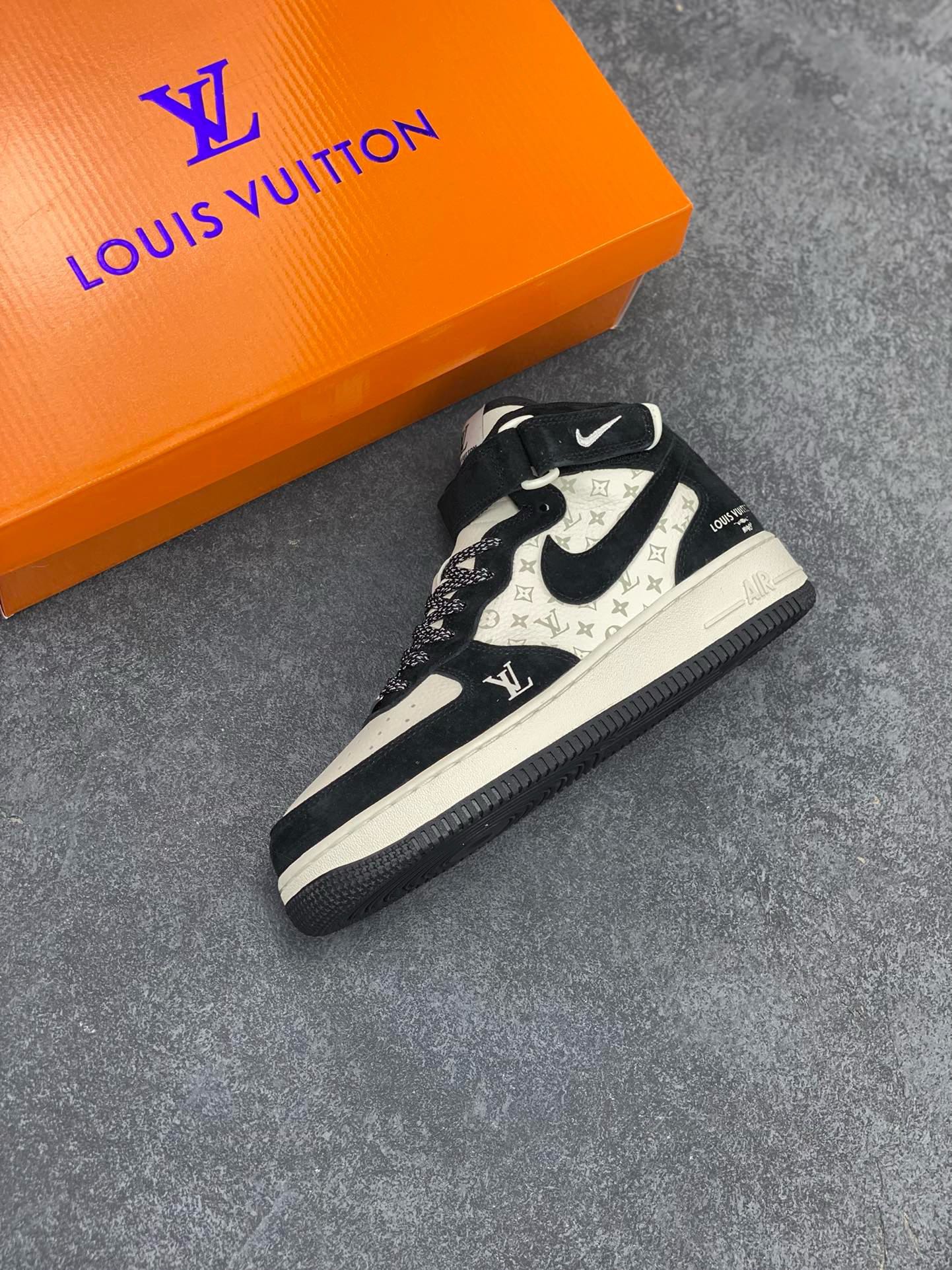 图片[7]-福利特价 NIke Air Force 1 \’07 Low “LV联名–米白黑印花”空军一号 中帮 运动鞋 休闲鞋 折边针车 工艺难度大 原楦头原纸板 原装鞋盒 定制五金配件 内置全掌气垫 原厂鞋底 货号：DV9988-100 尺码：36 36.5 37.5 38 38.5 39 40 40.5 41 42 42.5 43 44 44.5 45-选品中心