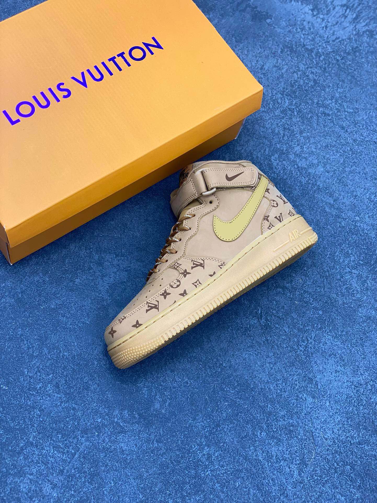 图片[7]-福利特价 NIke Air Force 1 \’07 Low “LV联名–小麦印花”空军一号 中帮 运动鞋 休闲鞋 折边针车 工艺难度大 原楦头原纸板 原装鞋盒 定制五金配件 内置全掌气垫 原厂鞋底 货号：DV9988-500 尺码：36 36.5 37.5 38 38.5 39 40 40.5 41 42 42.5 43 44 44.5 45-选品中心